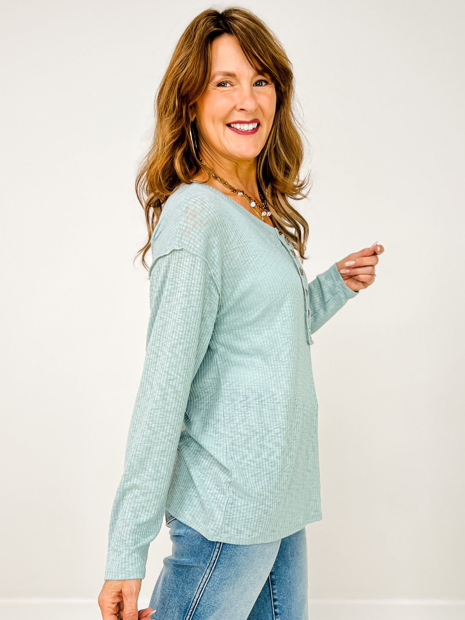 Slub Rib Knit Buttoned Round Neck Top