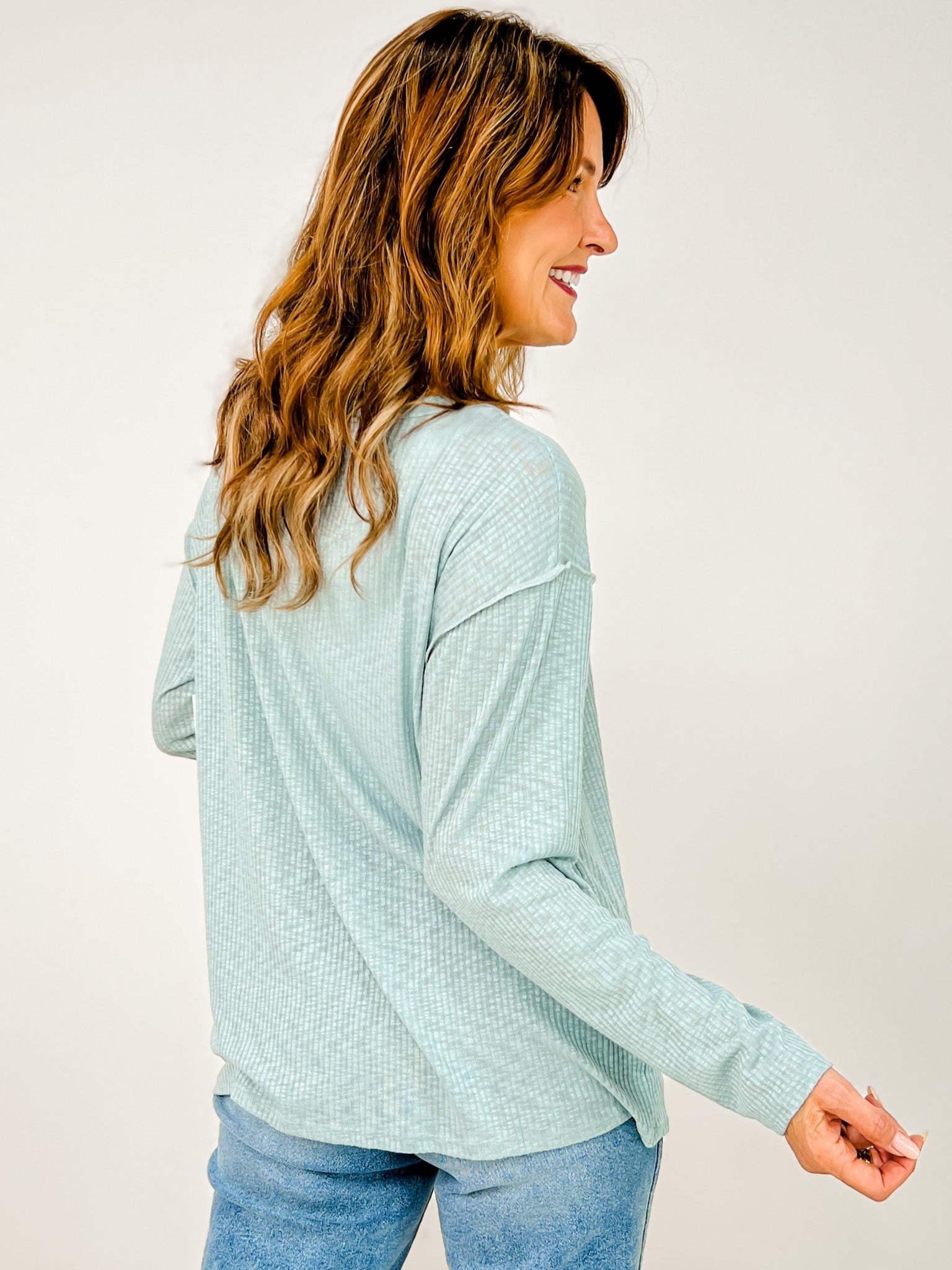 Slub Rib Knit Buttoned Round Neck Top
