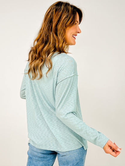 Slub Rib Knit Buttoned Round Neck Top