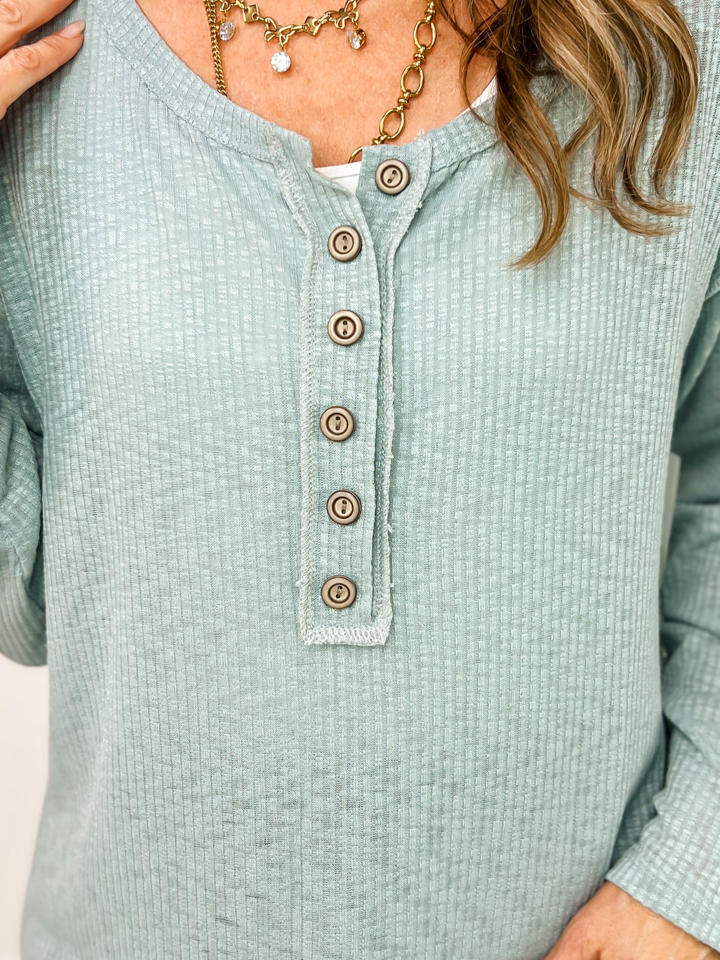 Slub Rib Knit Buttoned Round Neck Top
