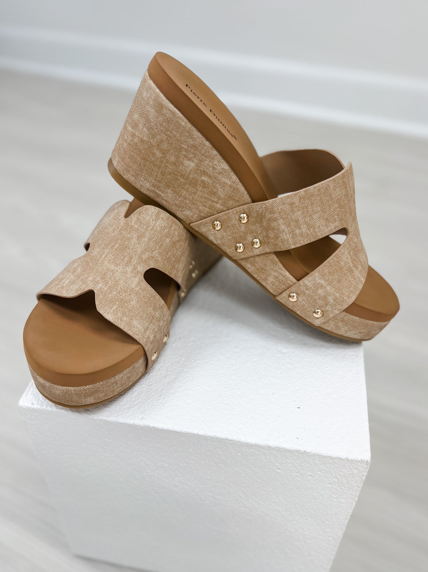 Pierre Dumas Vivian-1 Wedges in Taupe