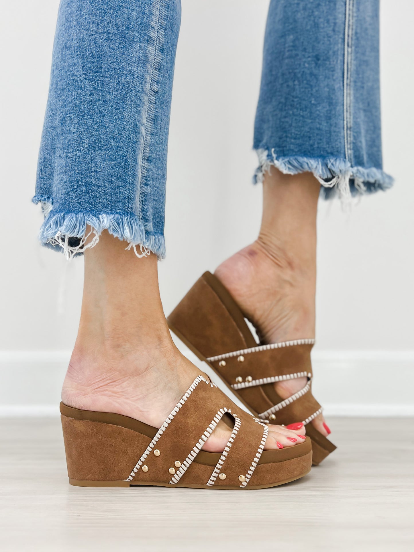 Pierre Dumas Vivian-7 Wedges in Cognac