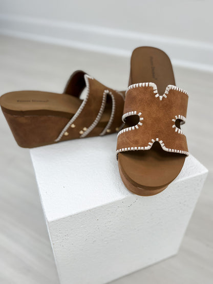 Pierre Dumas Vivian-7 Wedges in Cognac