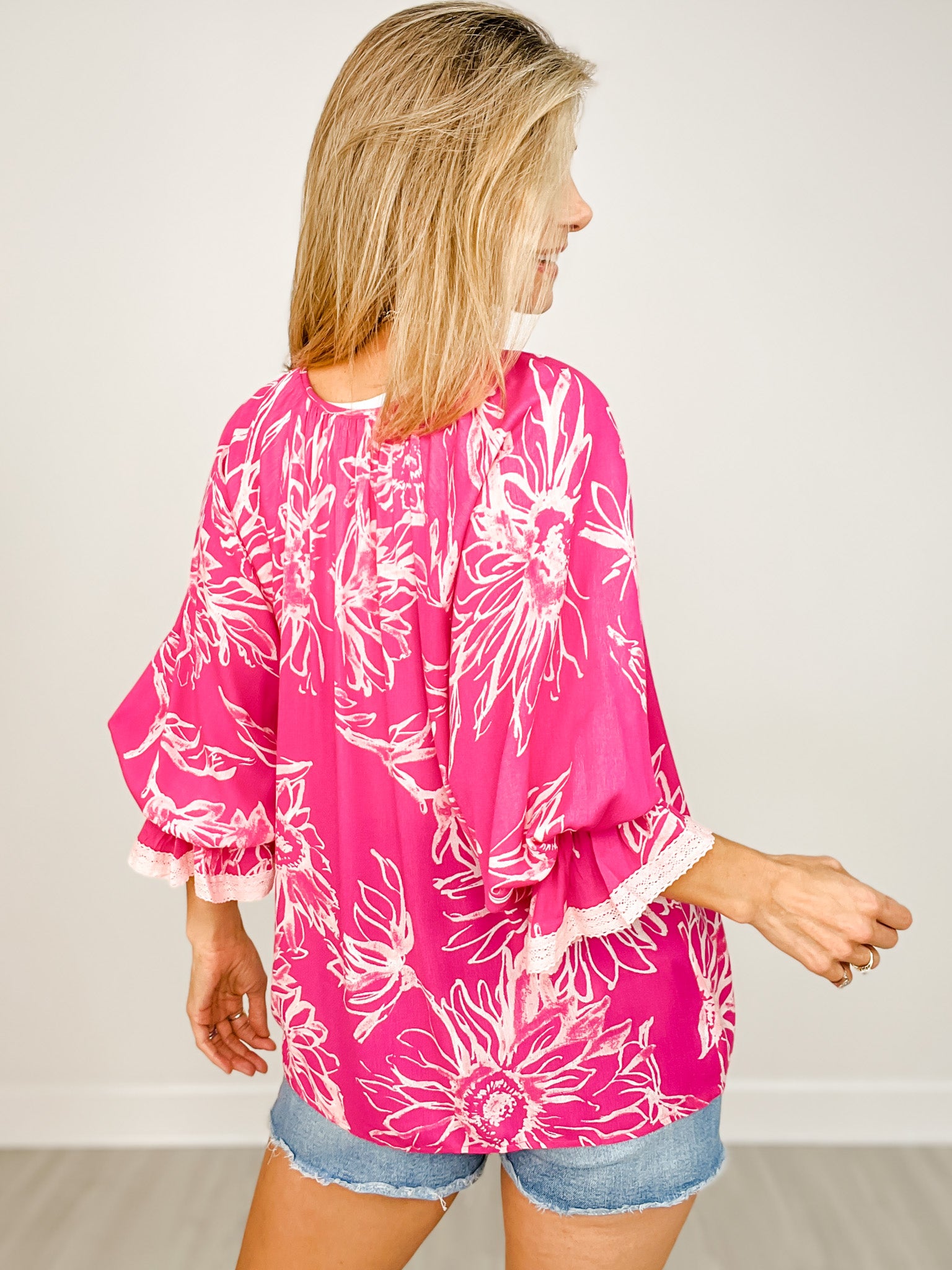Floral Print 3/4 Sleeve Flutter Hem Top