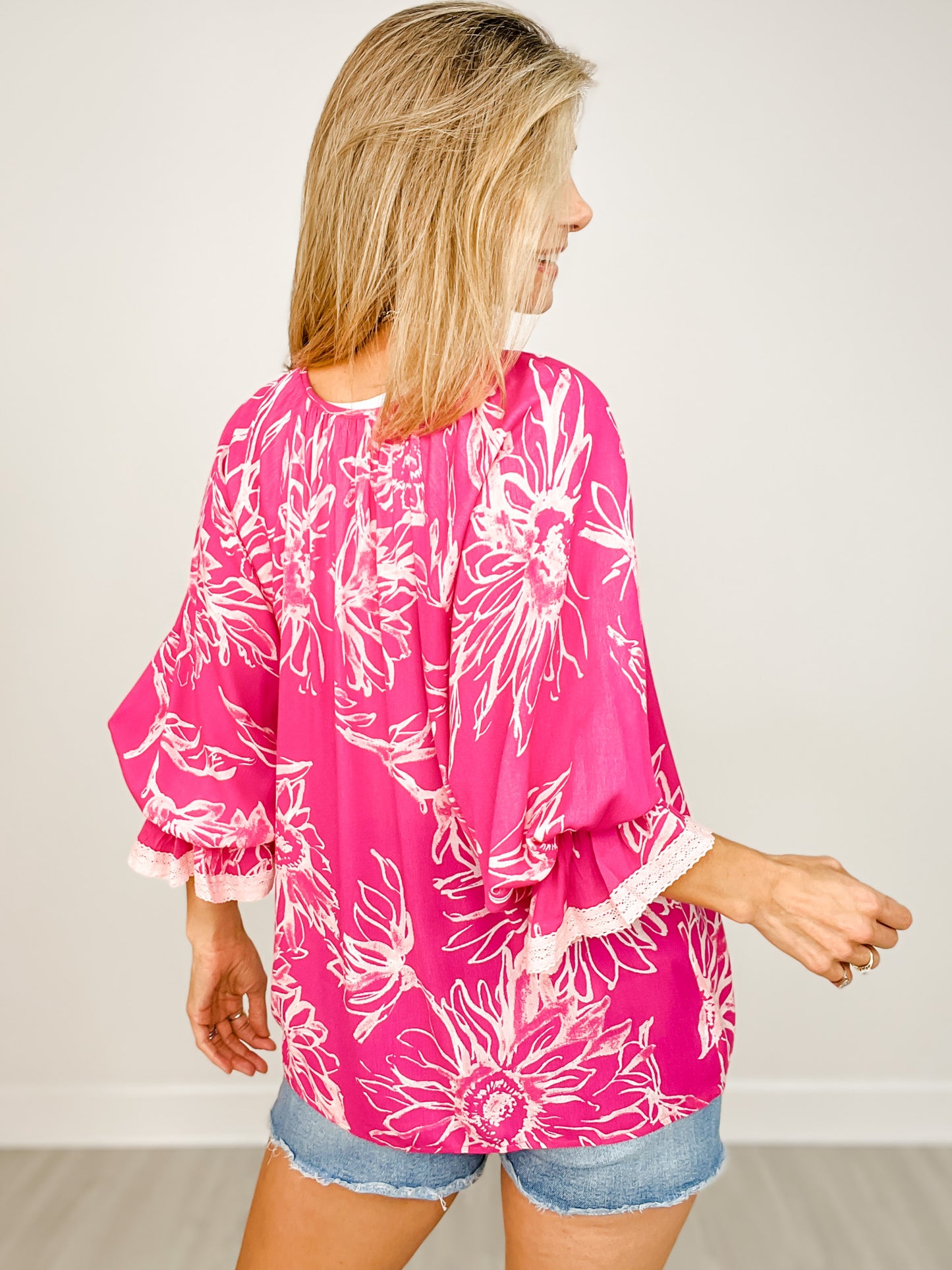 Floral Print 3/4 Sleeve Flutter Hem Top