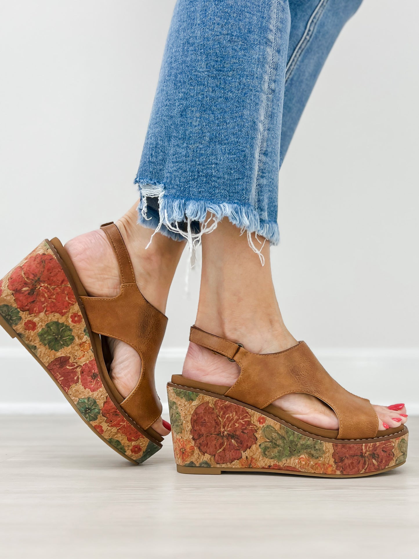 Pierre Dumas FLYNN-5 Wedges in New Tan