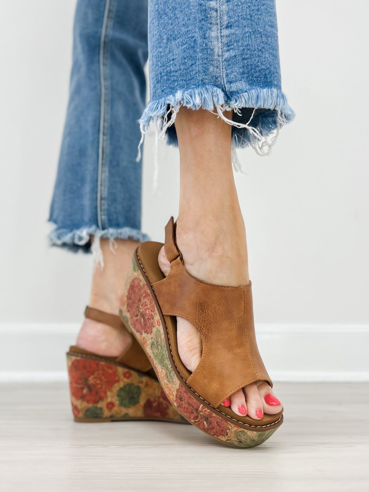Pierre Dumas FLYNN-5 Wedges in New Tan