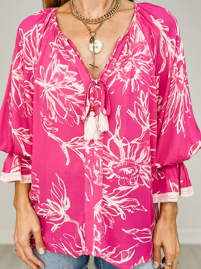 Floral Print 3/4 Sleeve Flutter Hem Top