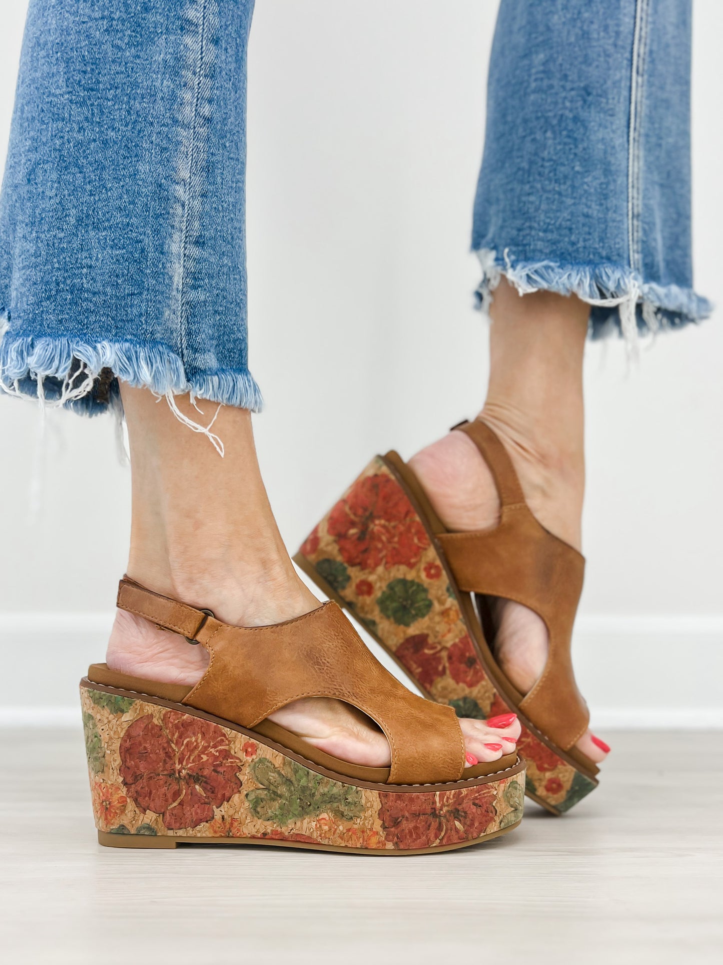 Pierre Dumas FLYNN-5 Wedges in New Tan