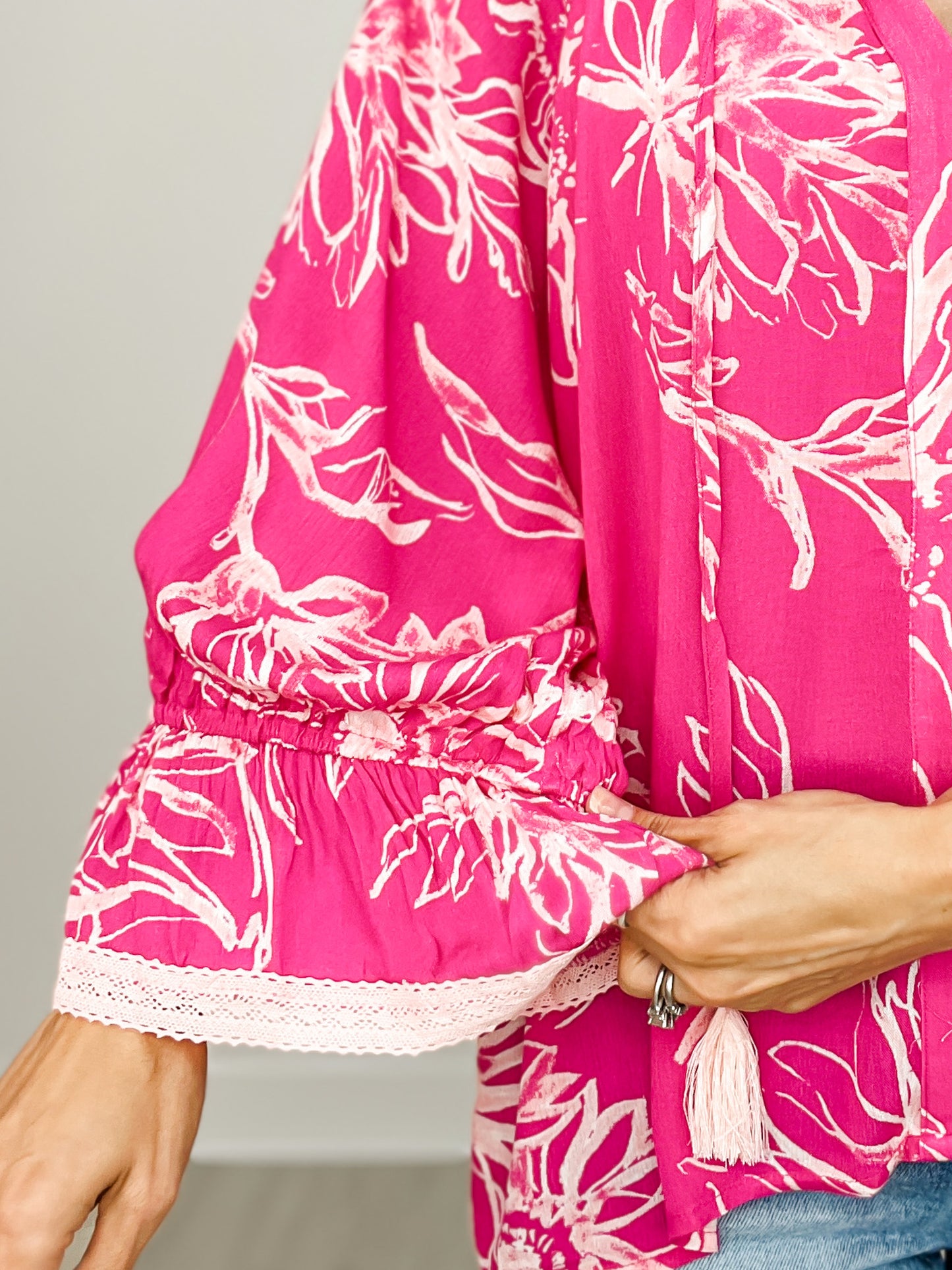 Floral Print 3/4 Sleeve Flutter Hem Top