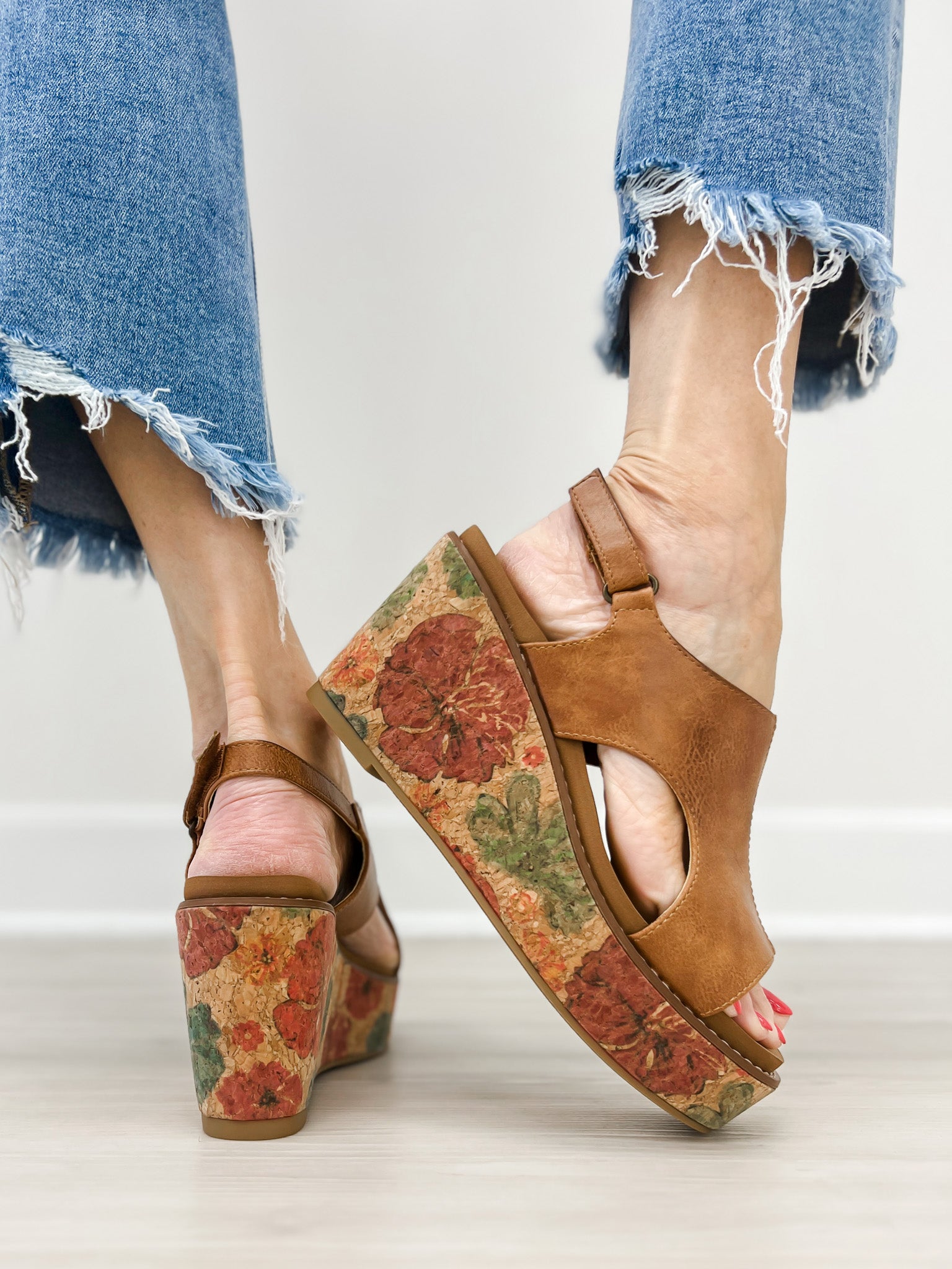 Pierre Dumas FLYNN-5 Wedges in New Tan