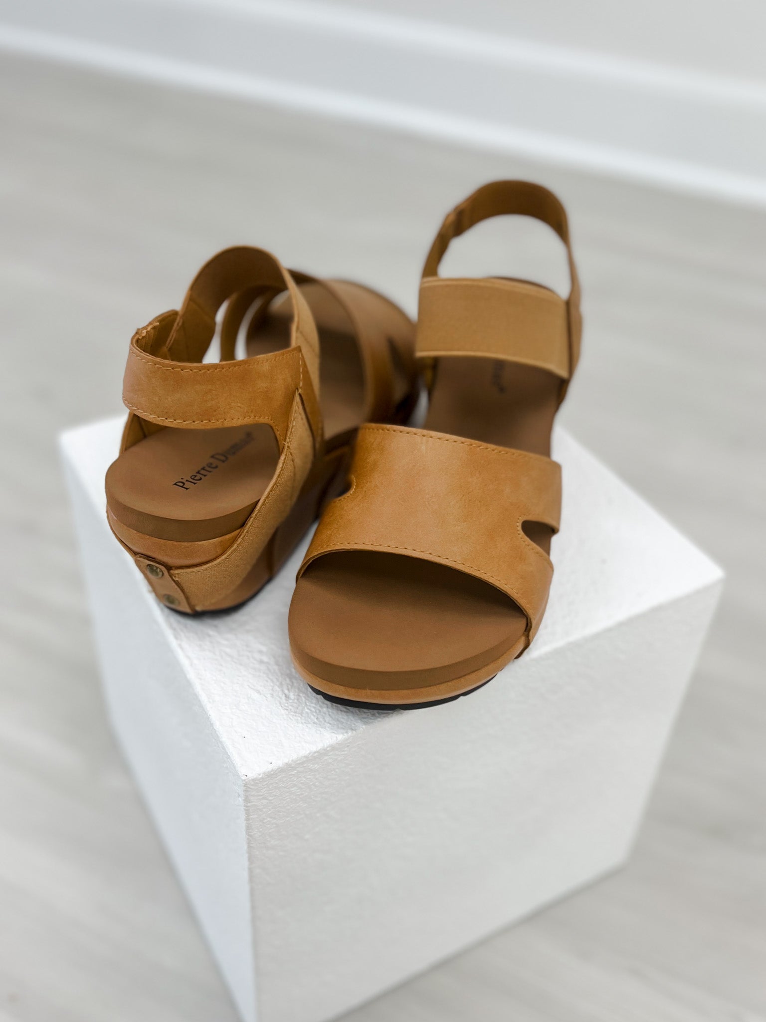 Pierre Dumas CERRA-2 Sandals in Mocha
