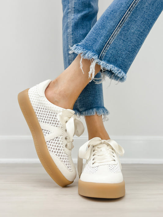 Mia Axel Sneakers in Off White