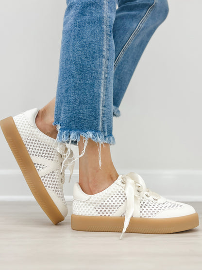 Mia Axel Sneakers in Off White