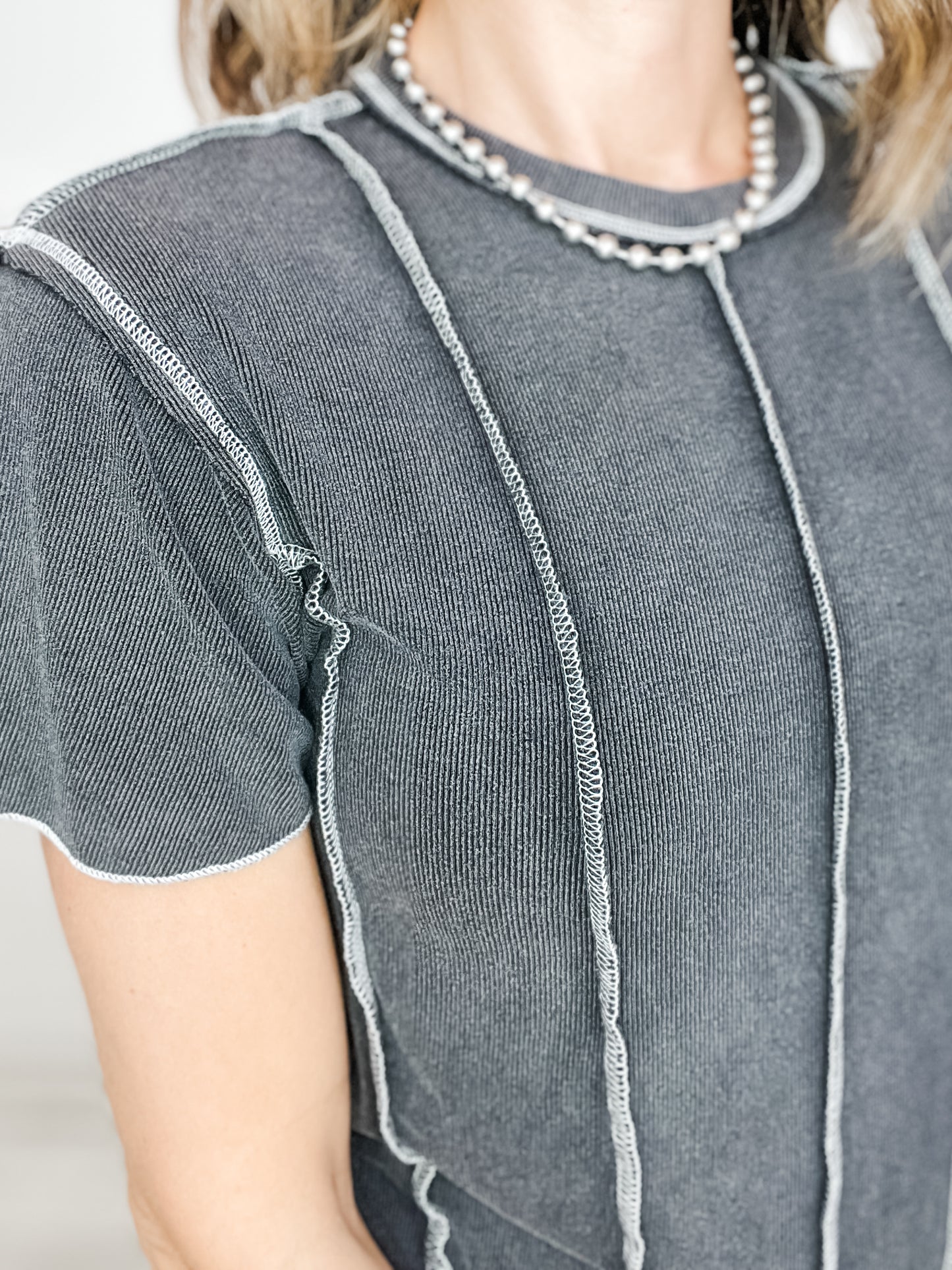 Round neck short sleeve overlock stitch detail top