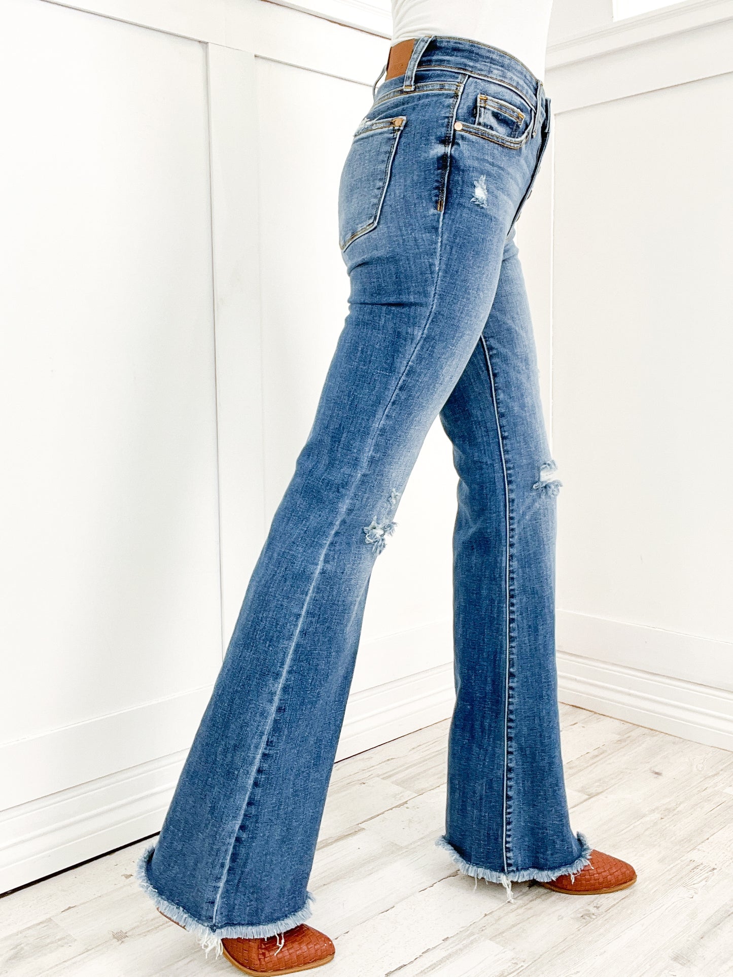 Judy Blue MADE YOU LOOK Mid-Rise Button Fly Flare Jeans with Distressed Frayed Hem