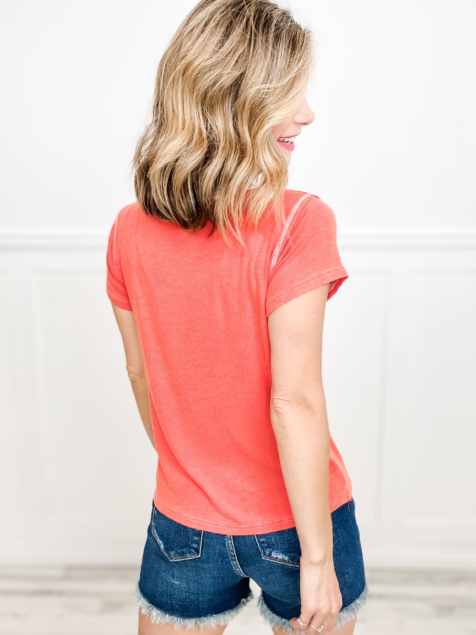 Round neck overlock stitch front pocket solid top