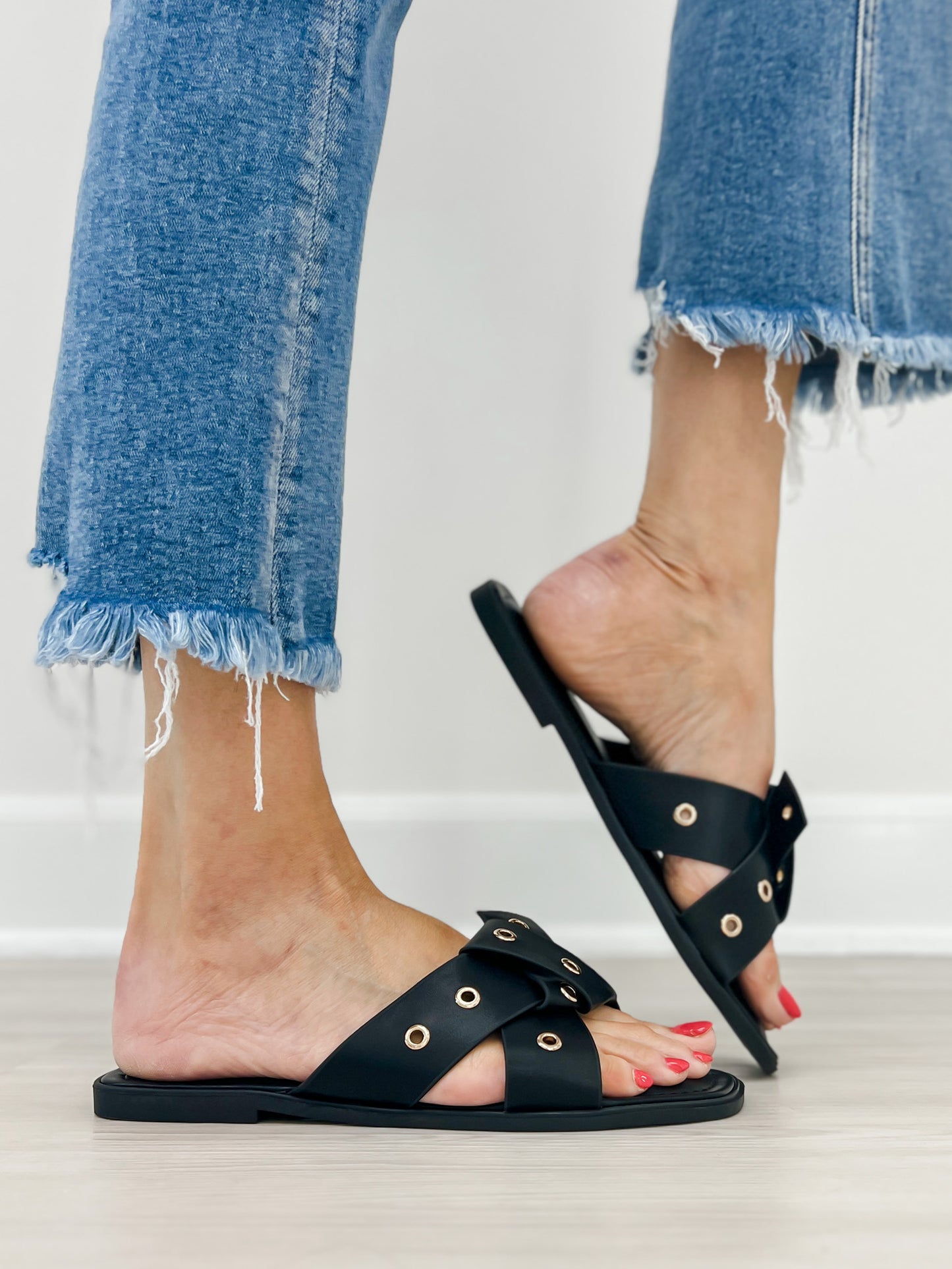 Pierre Dumas Empress-52 Slides in Black