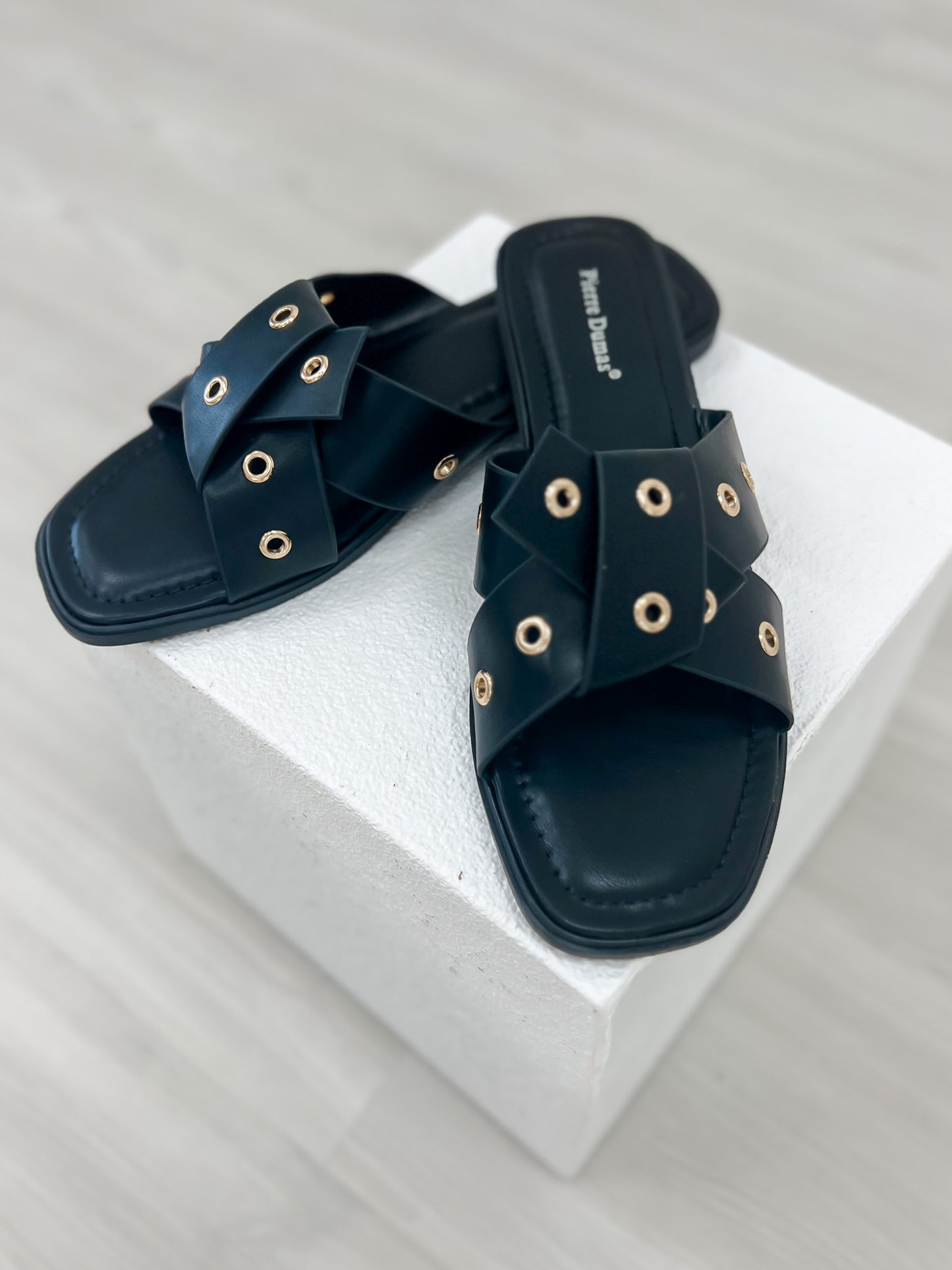 Pierre Dumas Empress-52 Slides in Black
