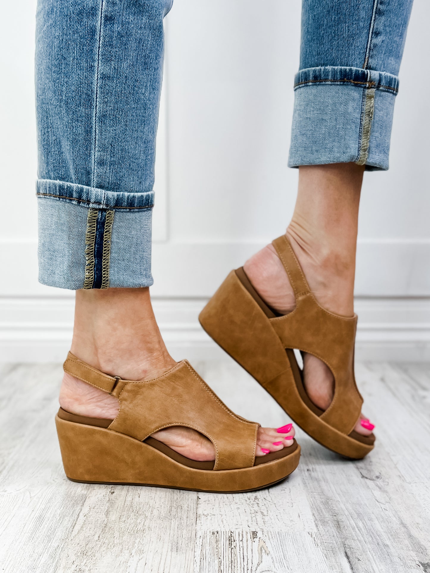 Corkys ALL Carley Wedge in Caramel Shoe