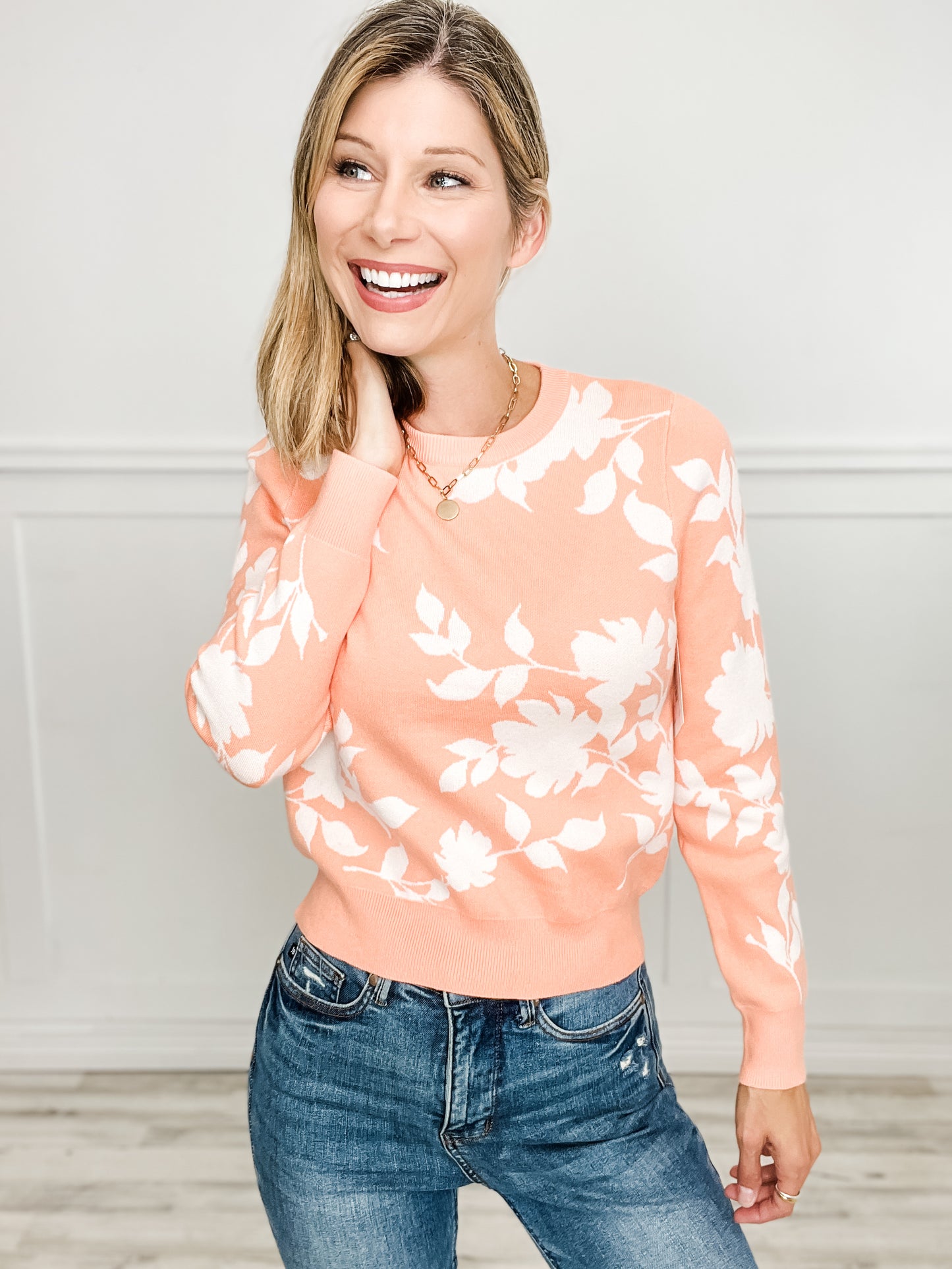 Flower Jacquard Color Rib Detail Crew Neck Sweater in Peach