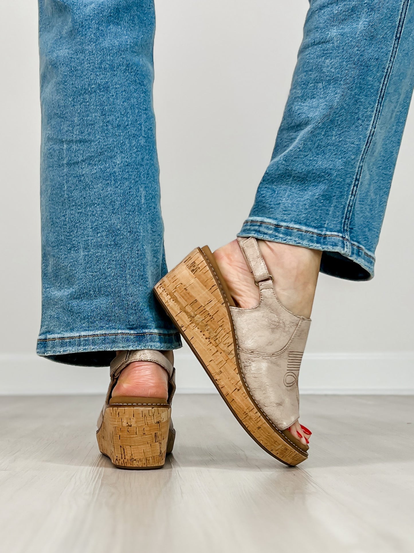 Corkys Most Wanted Wedges in CREAM CRACKLE