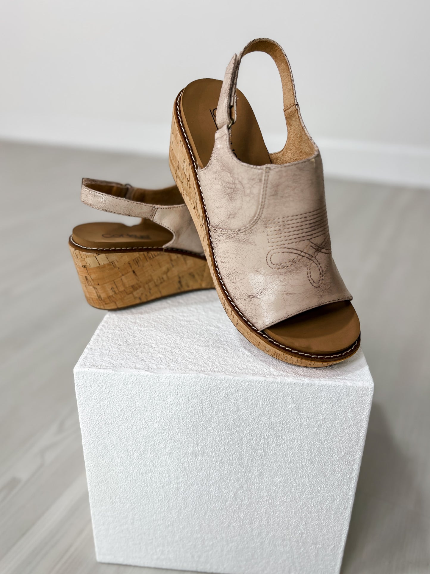 Corkys Most Wanted Wedges in CREAM CRACKLE