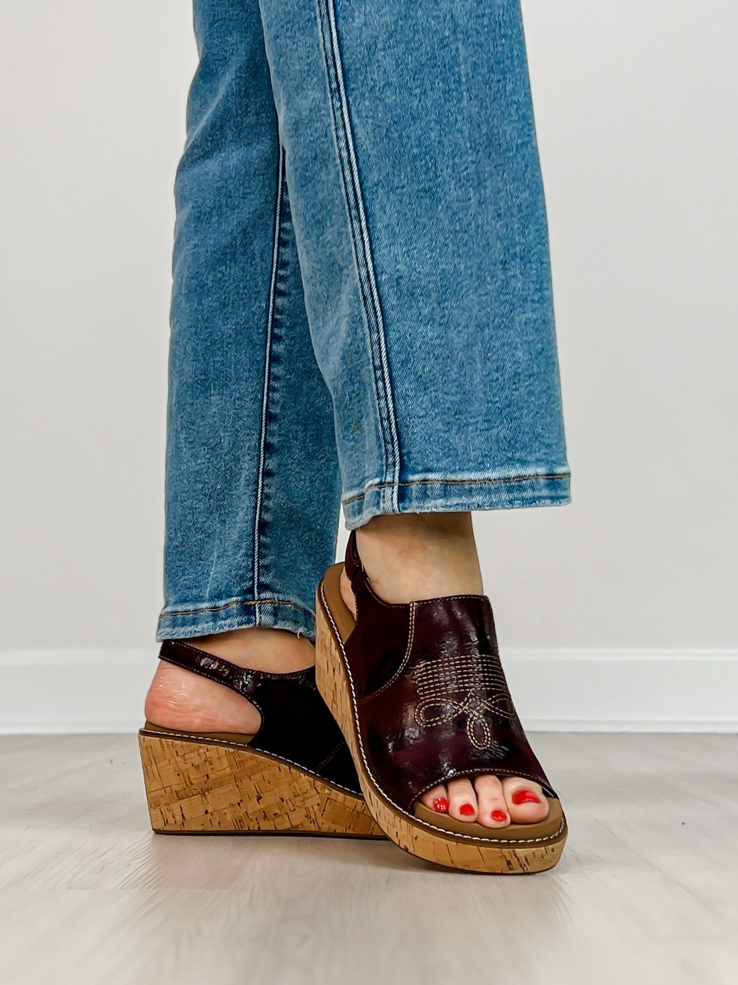 Corkys Most Wanted Wedges in BURGUNDY