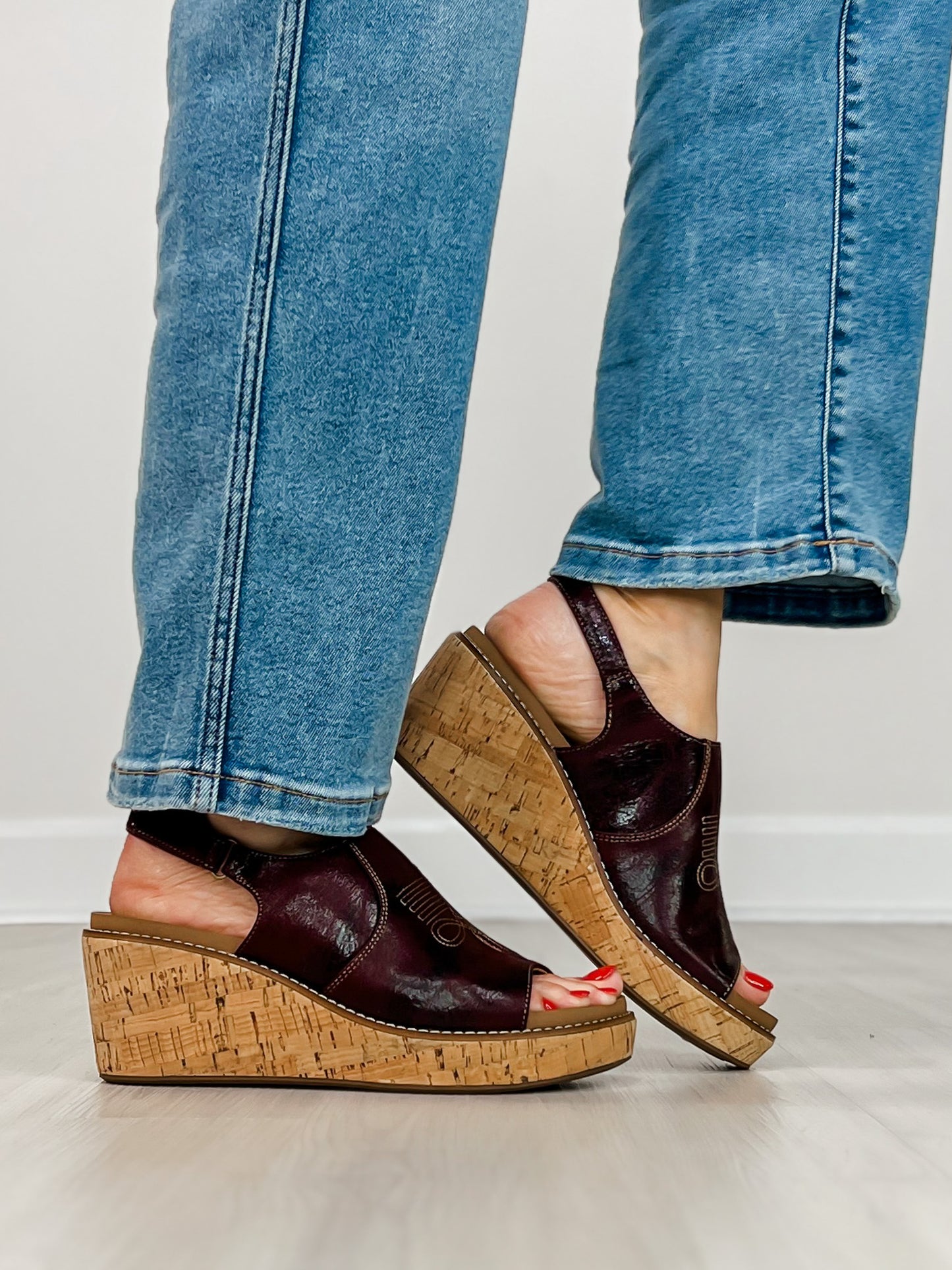 Corkys Most Wanted Wedges in BURGUNDY
