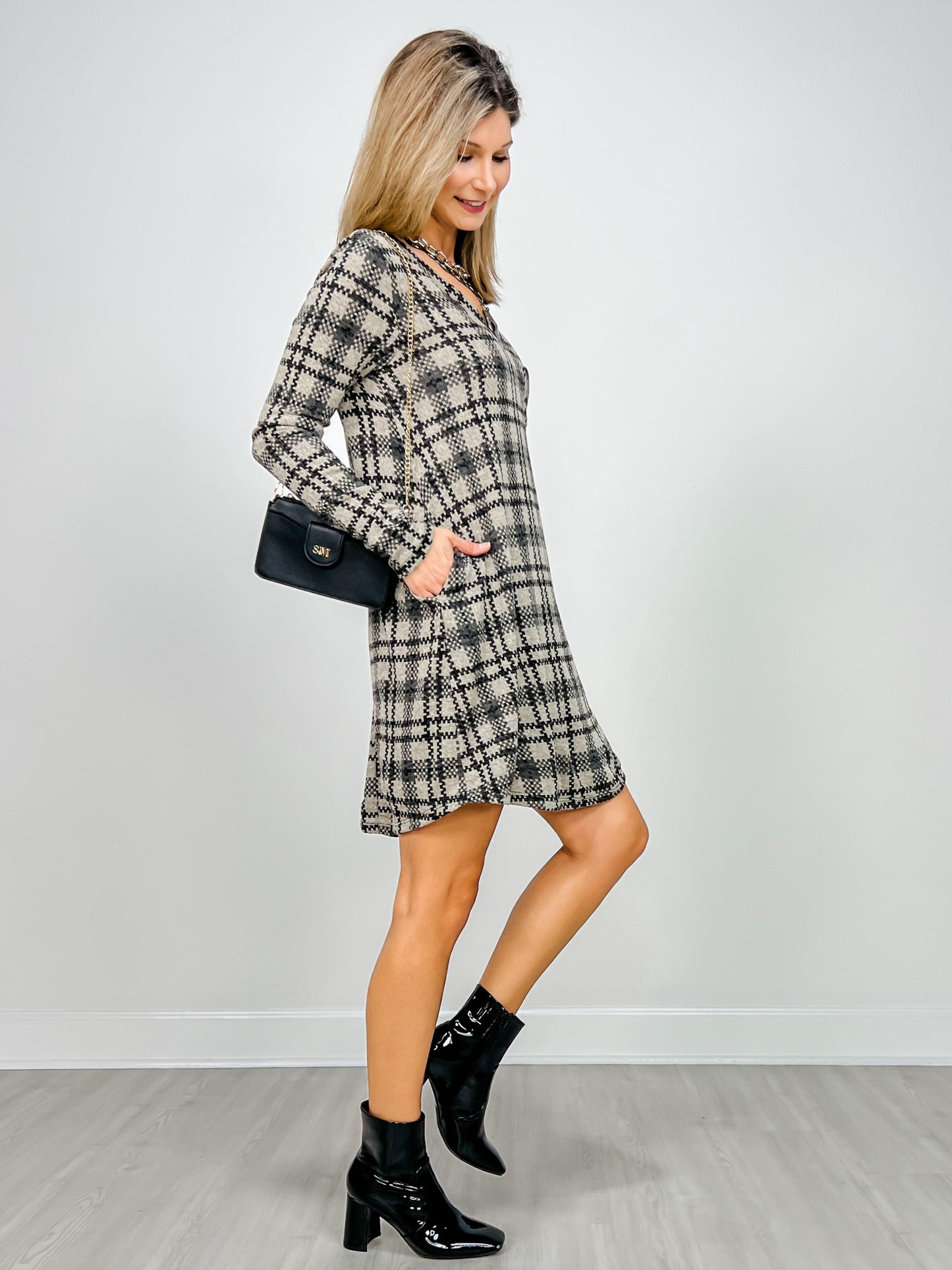 Long Sleeve Plaid V-Neck Shift Dress