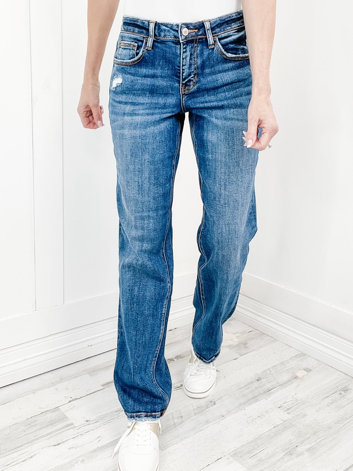 Vervet DELILAH Mid-Rise Straight Leg Denim Jeans