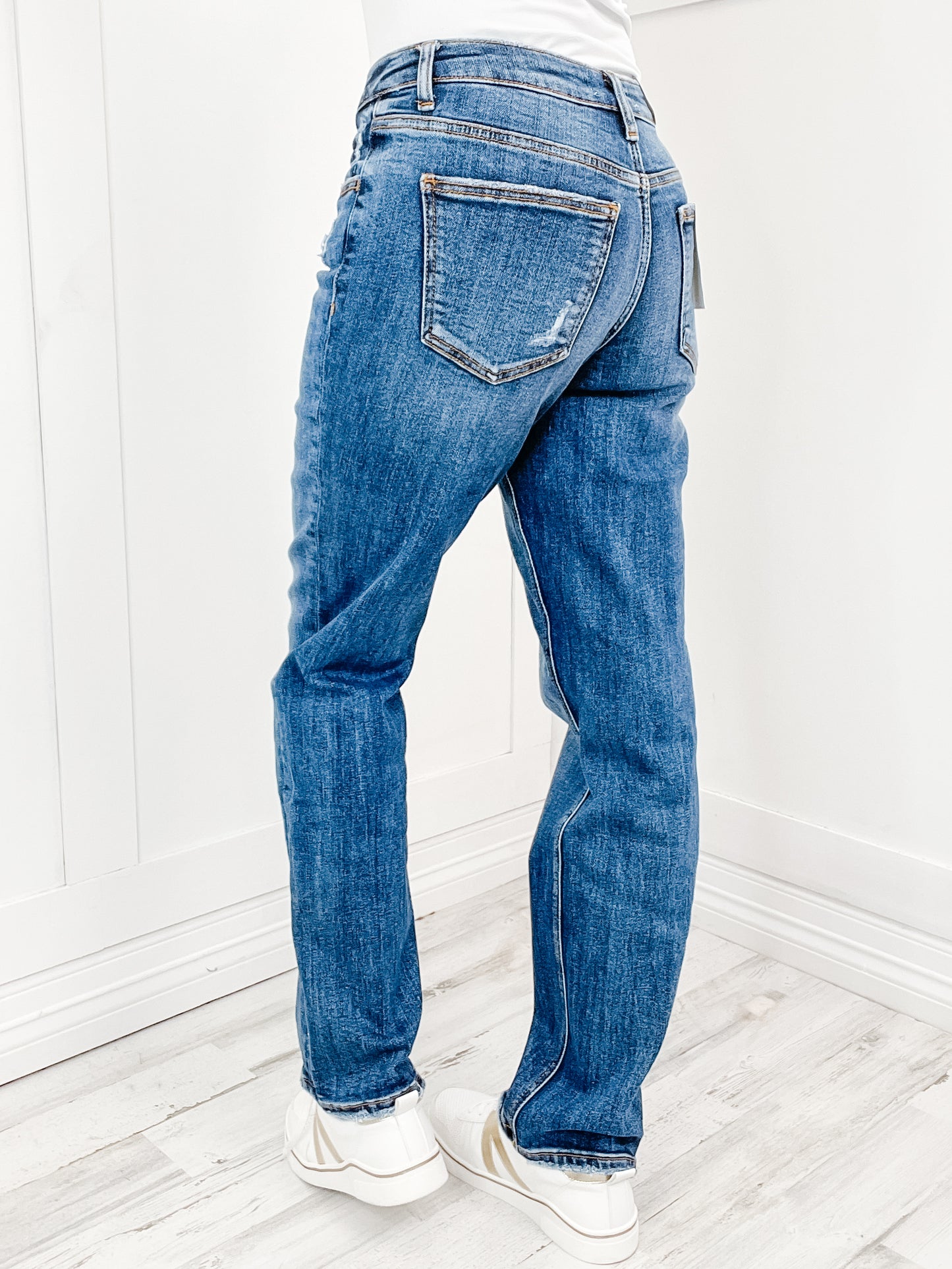 Vervet DELILAH Mid-Rise Straight Leg Denim Jeans