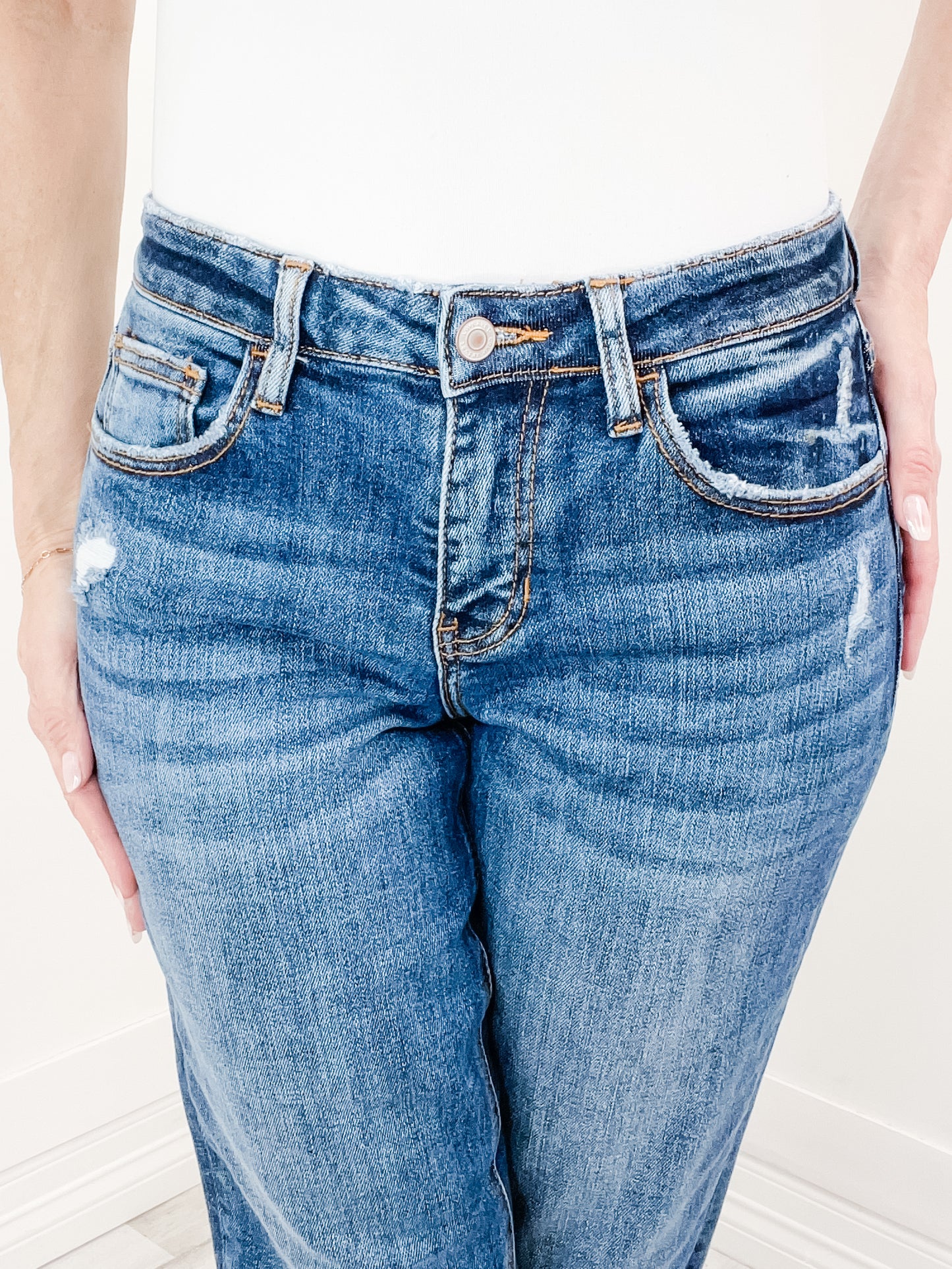 Vervet DELILAH Mid-Rise Straight Leg Denim Jeans