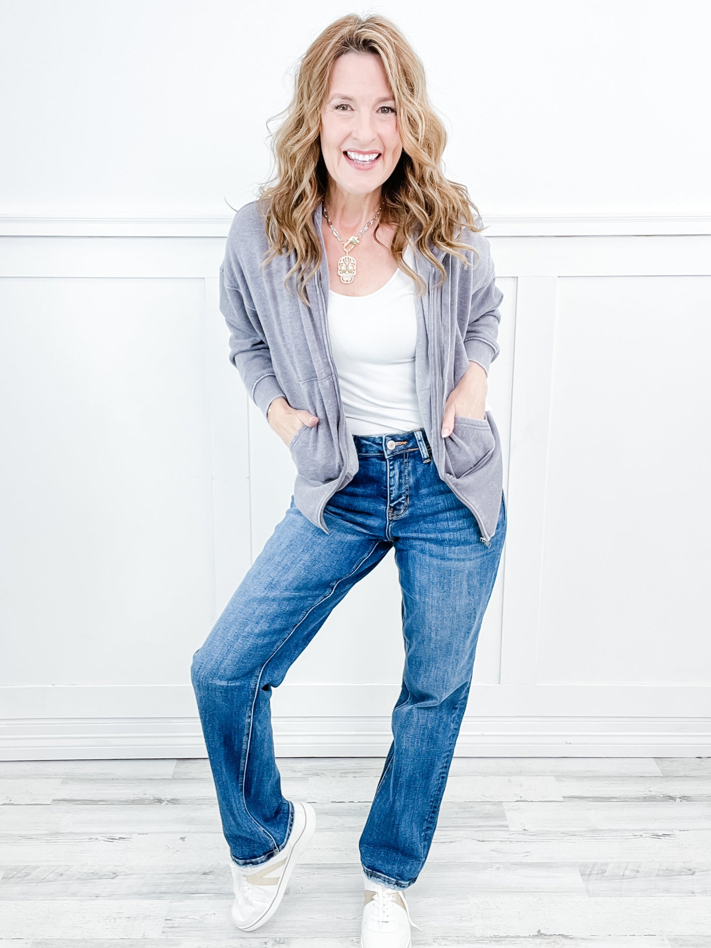 Vervet DELILAH Mid-Rise Straight Leg Denim Jeans
