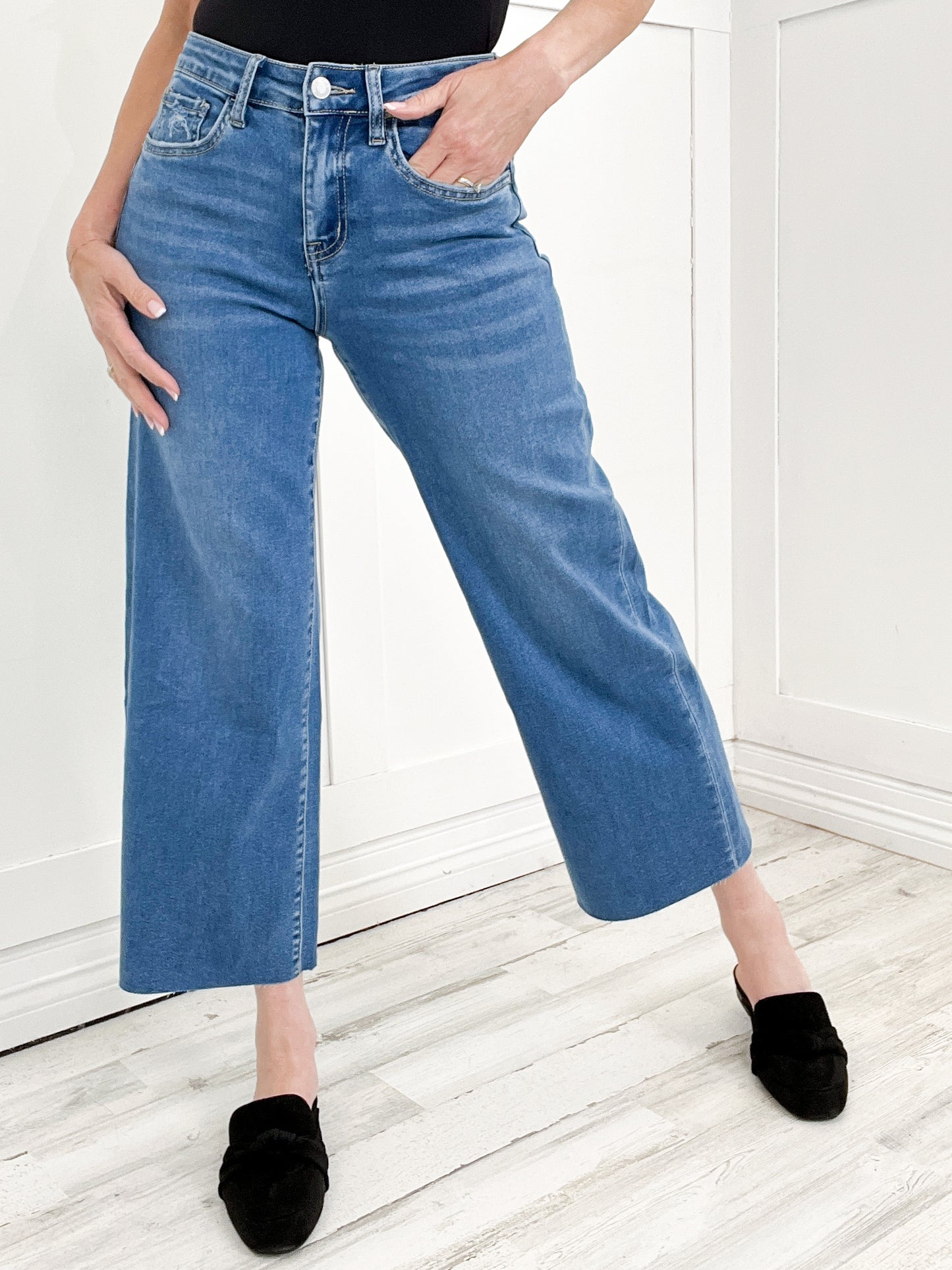 Vervet CATCH FIRE Hi-Rise Super Soft Cropped Slim Wide Jeans