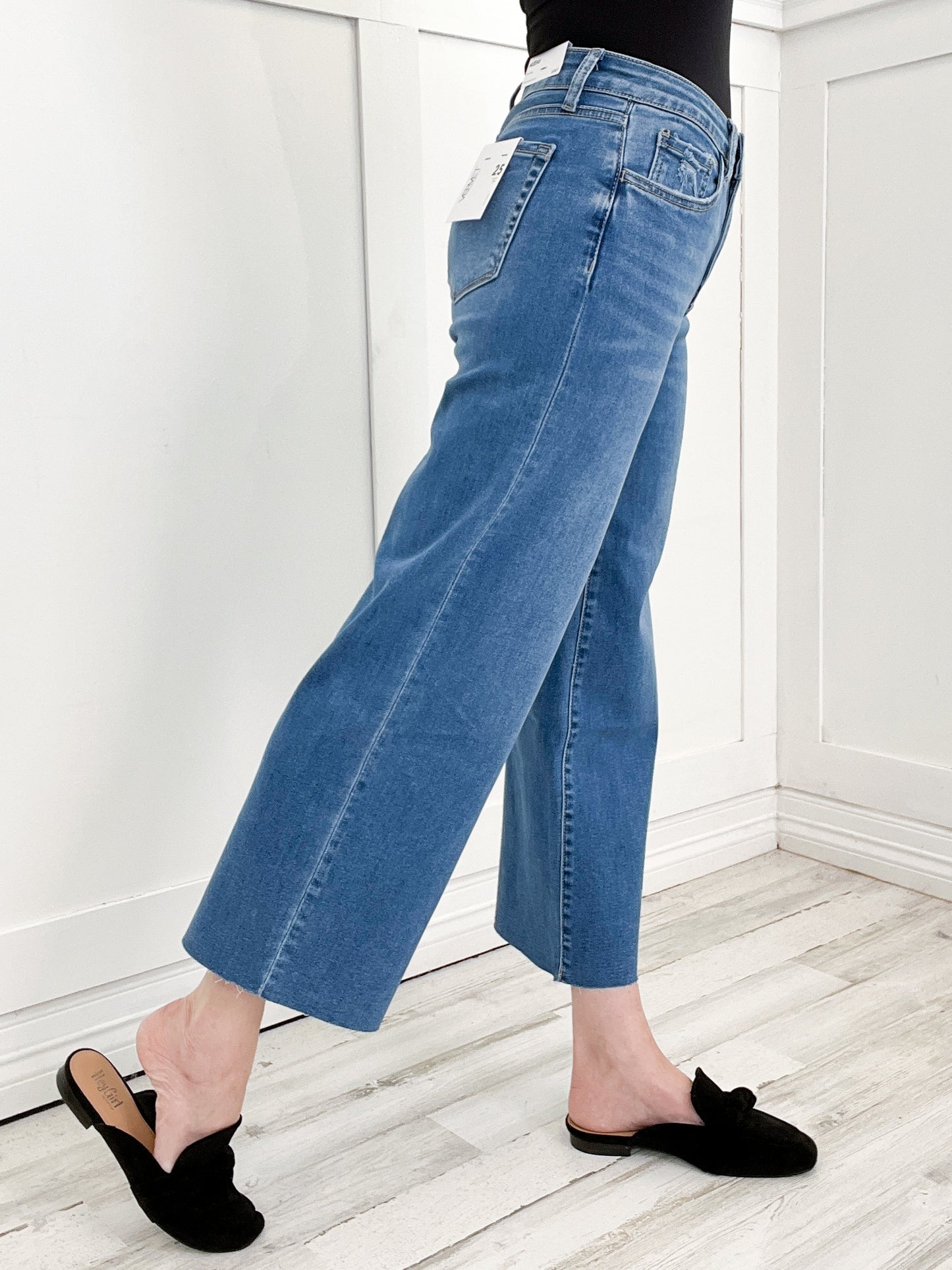 Vervet CATCH FIRE Hi-Rise Super Soft Cropped Slim Wide Jeans