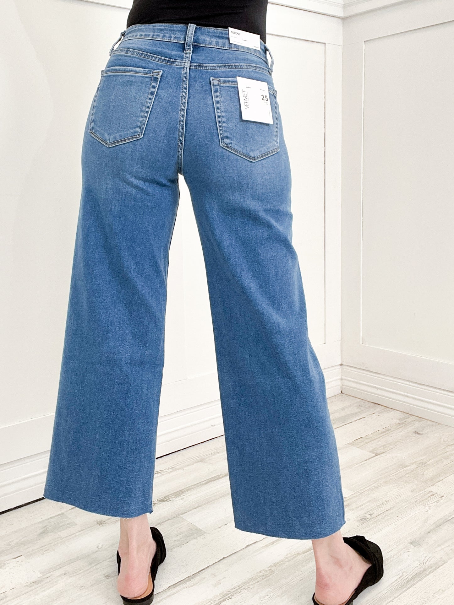 Vervet CATCH FIRE Hi-Rise Super Soft Cropped Slim Wide Jeans