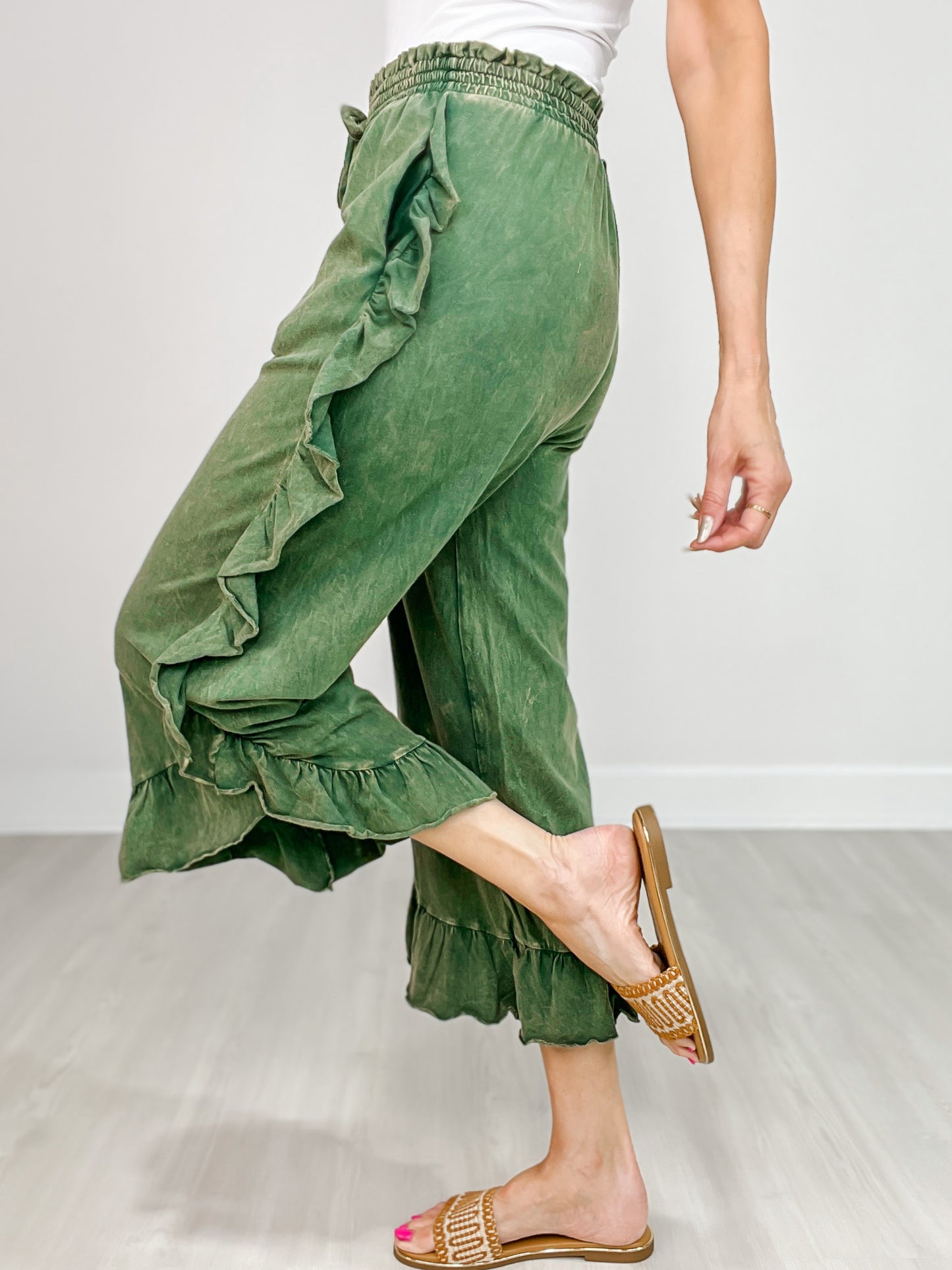 Mineral Washed Elastic Waist Ruffle Side Cropped Pants