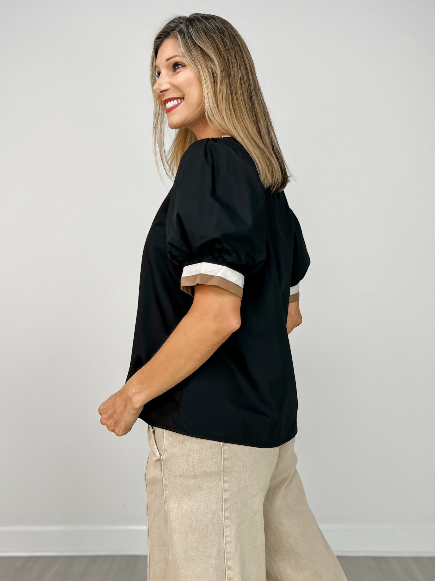 Short Bubble Sleeve Top with Multicolor Band