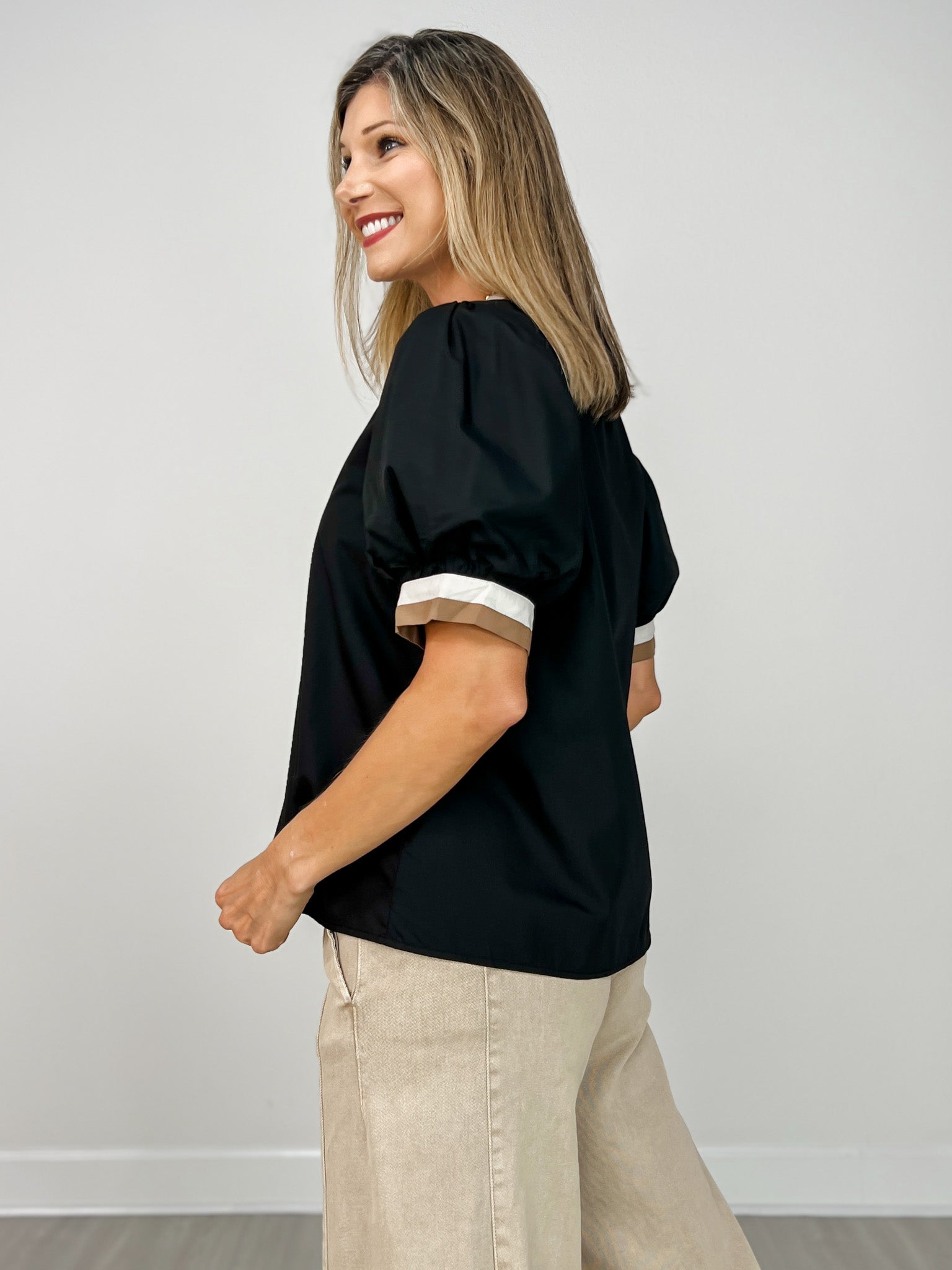 Short Bubble Sleeve Top with Multicolor Band