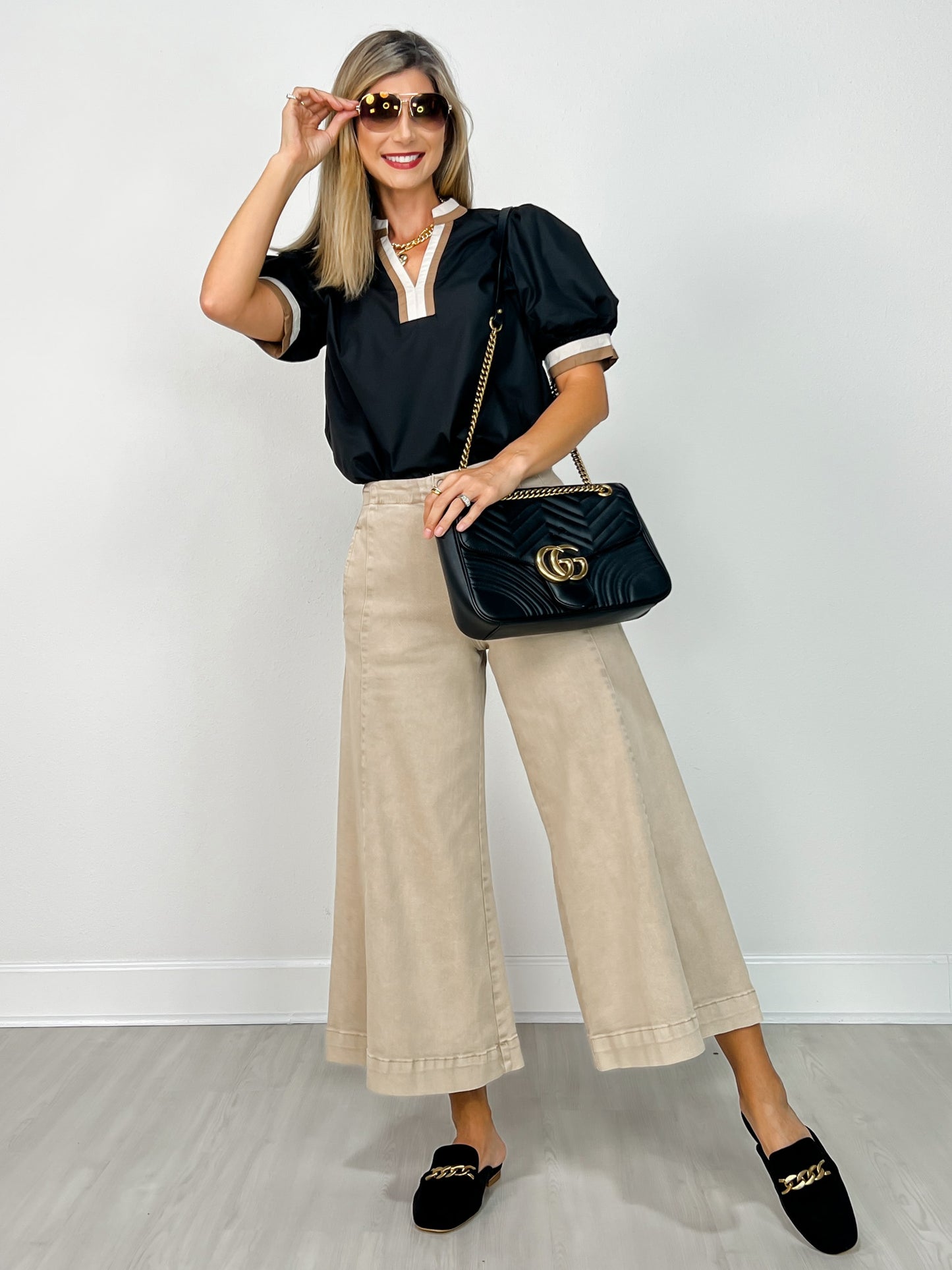 Short Bubble Sleeve Top with Multicolor Band