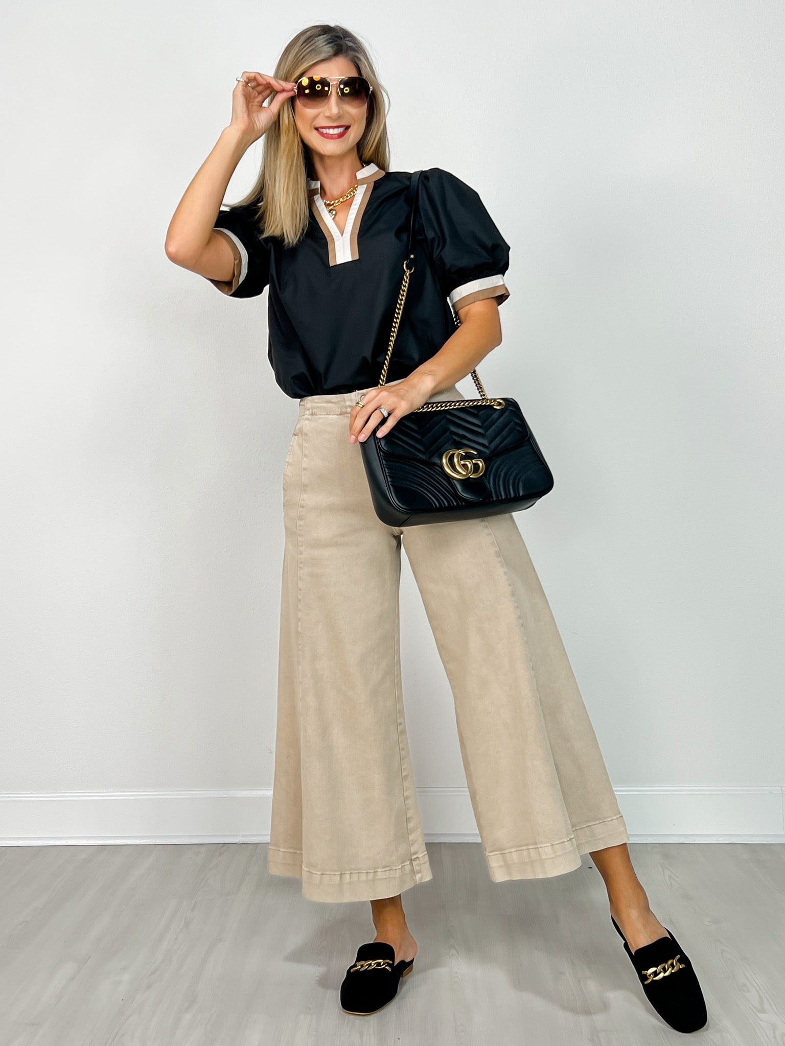 Short Bubble Sleeve Top with Multicolor Band