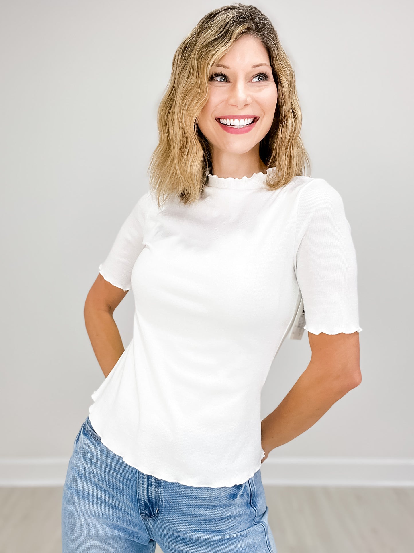 Short Sleeve Slim-Fit Ribbed Top