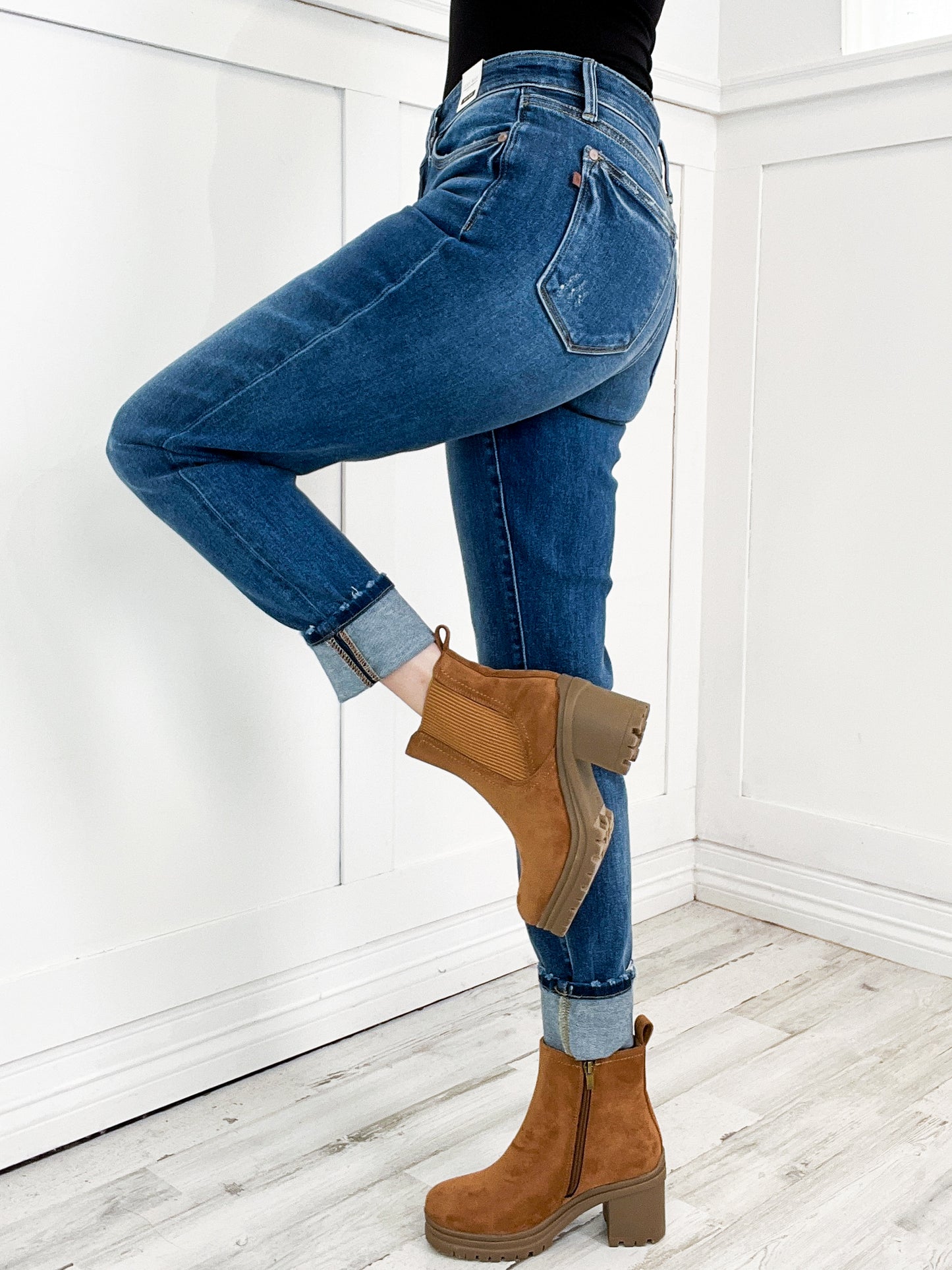 Judy Blue FORGET ME NOT Mid-Rise Vintage Wash Boyfriend with Cuff Jeans