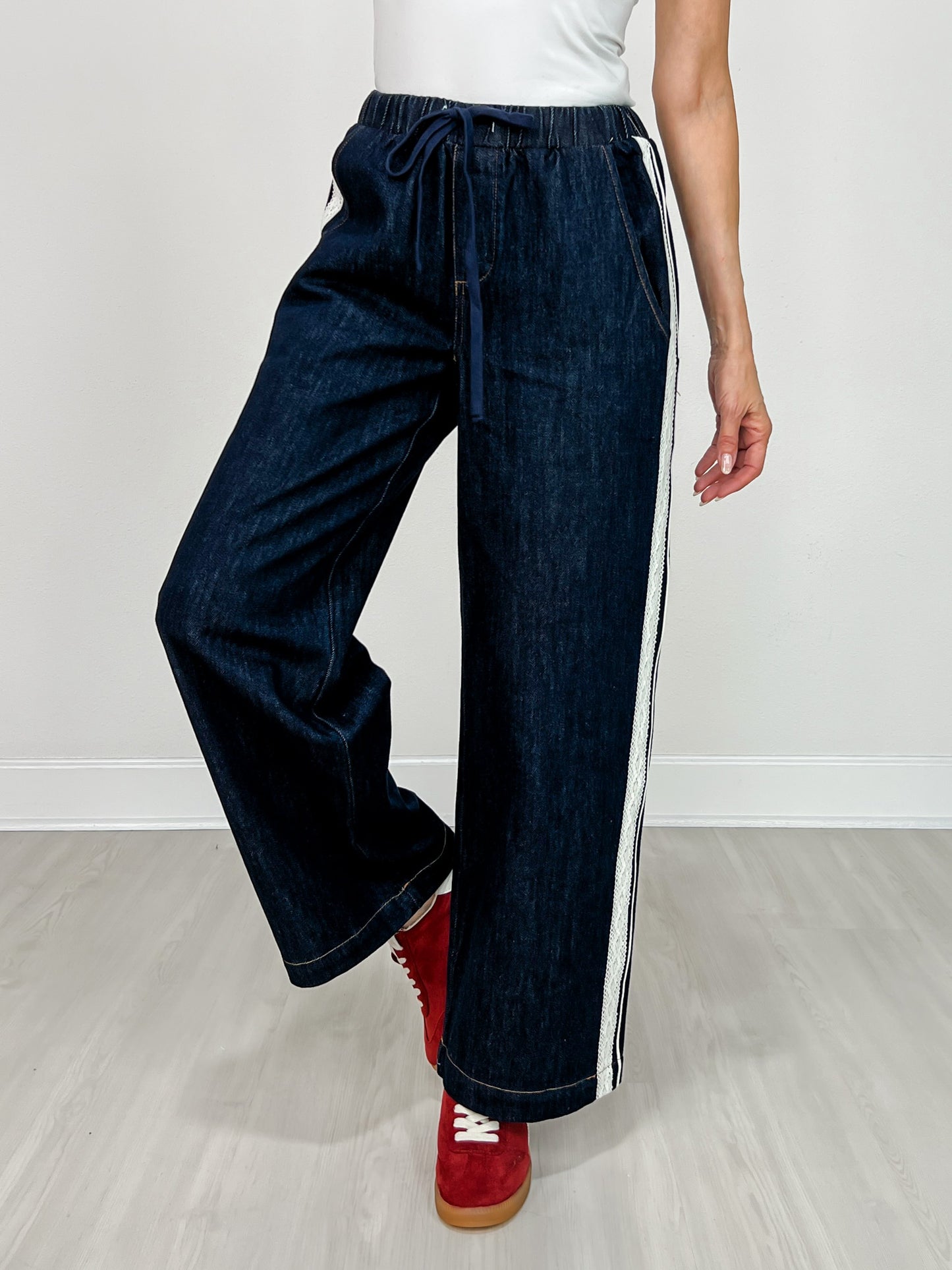 Wide Leg Pants With Side Lace Trim And Piping