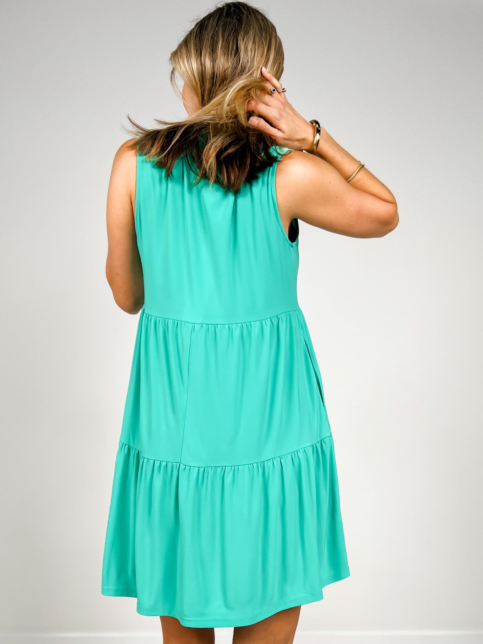 Sleeveless Lizzy Tiered Dress In Emerald