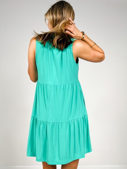 Sleeveless Lizzy Tiered Dress In Emerald