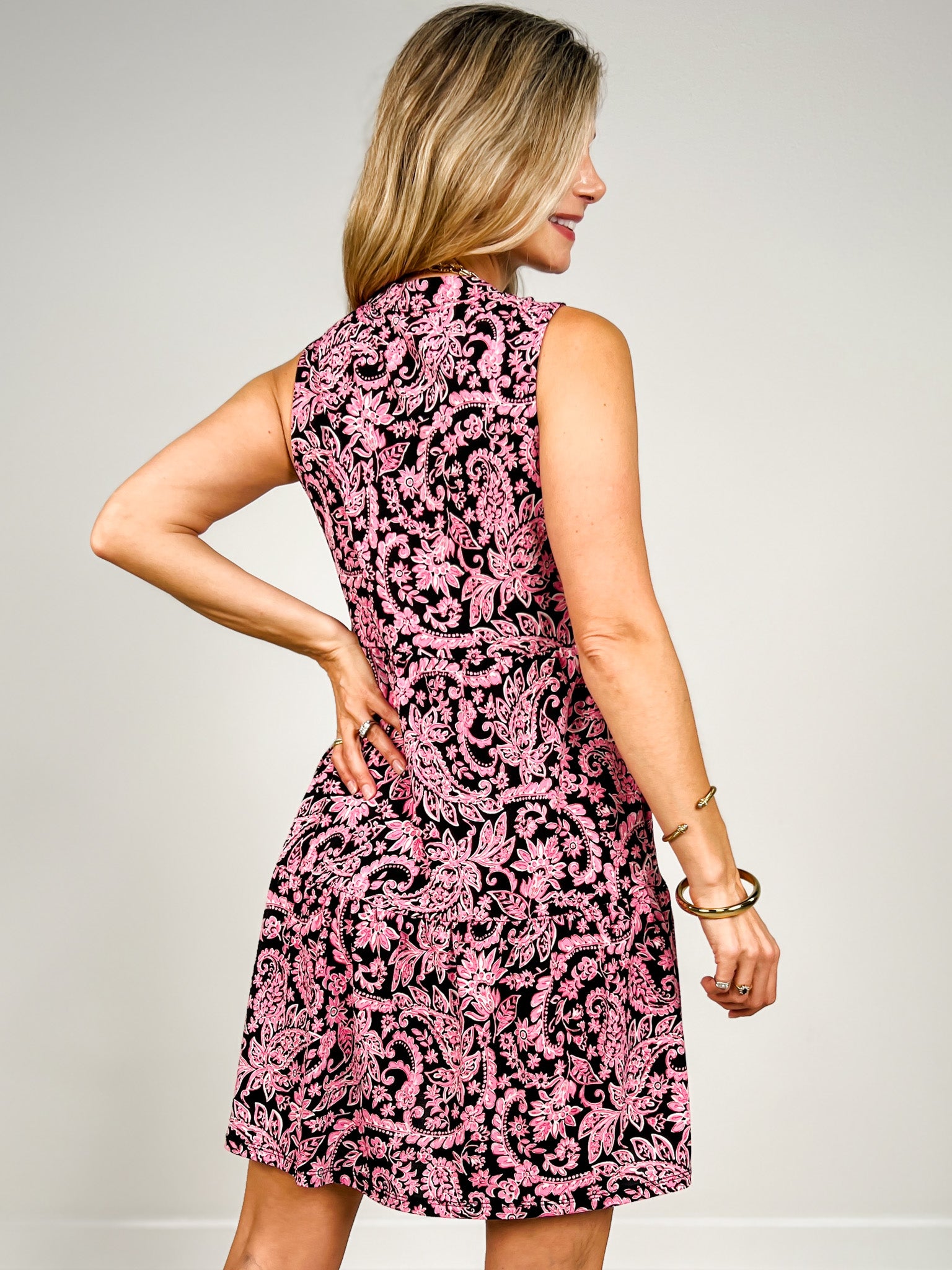 Sleeveless Lizzy Floral Tiered Dress in Black Pink