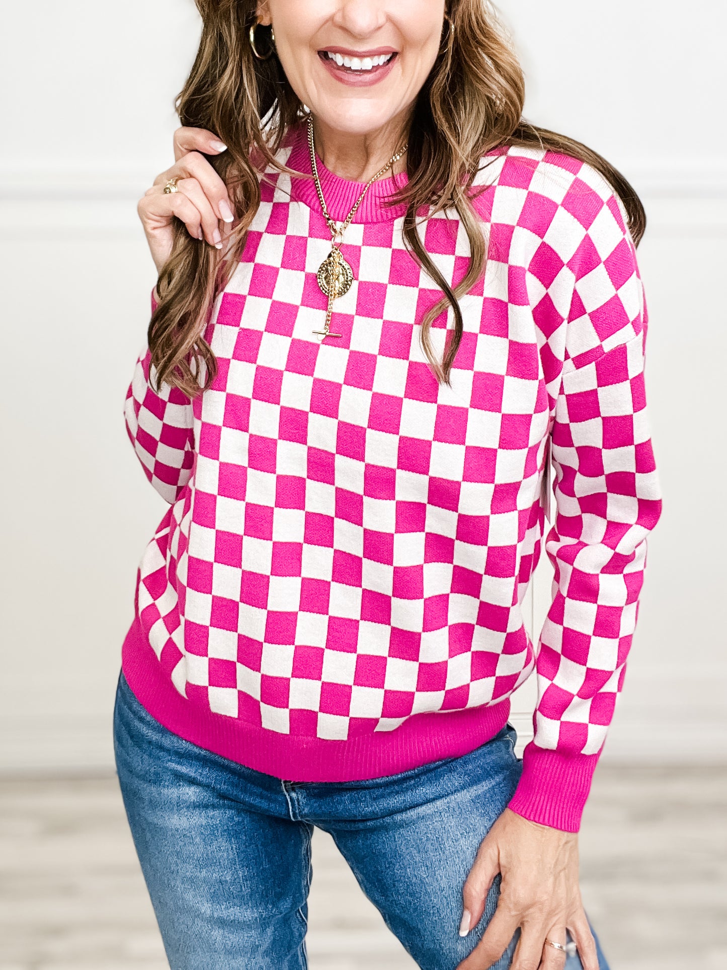 Checkboard Crew Neck Pullover Sweater in Fuchsia