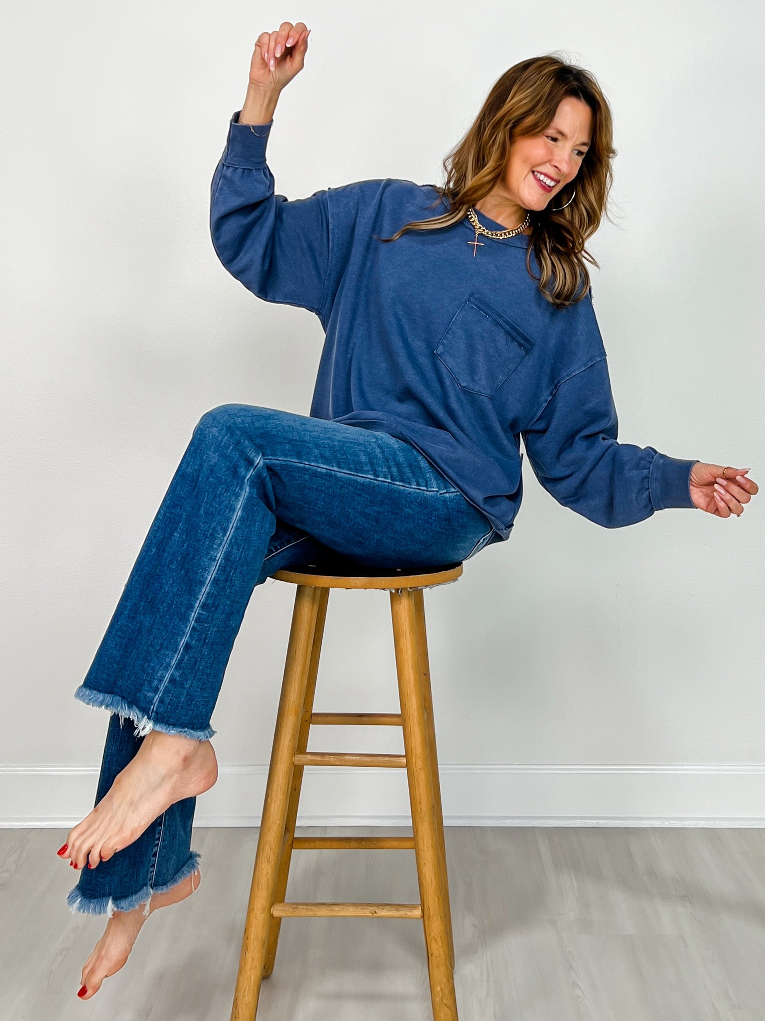 Mineral Washed Terry Pocket Sweatshirt in NAVY
